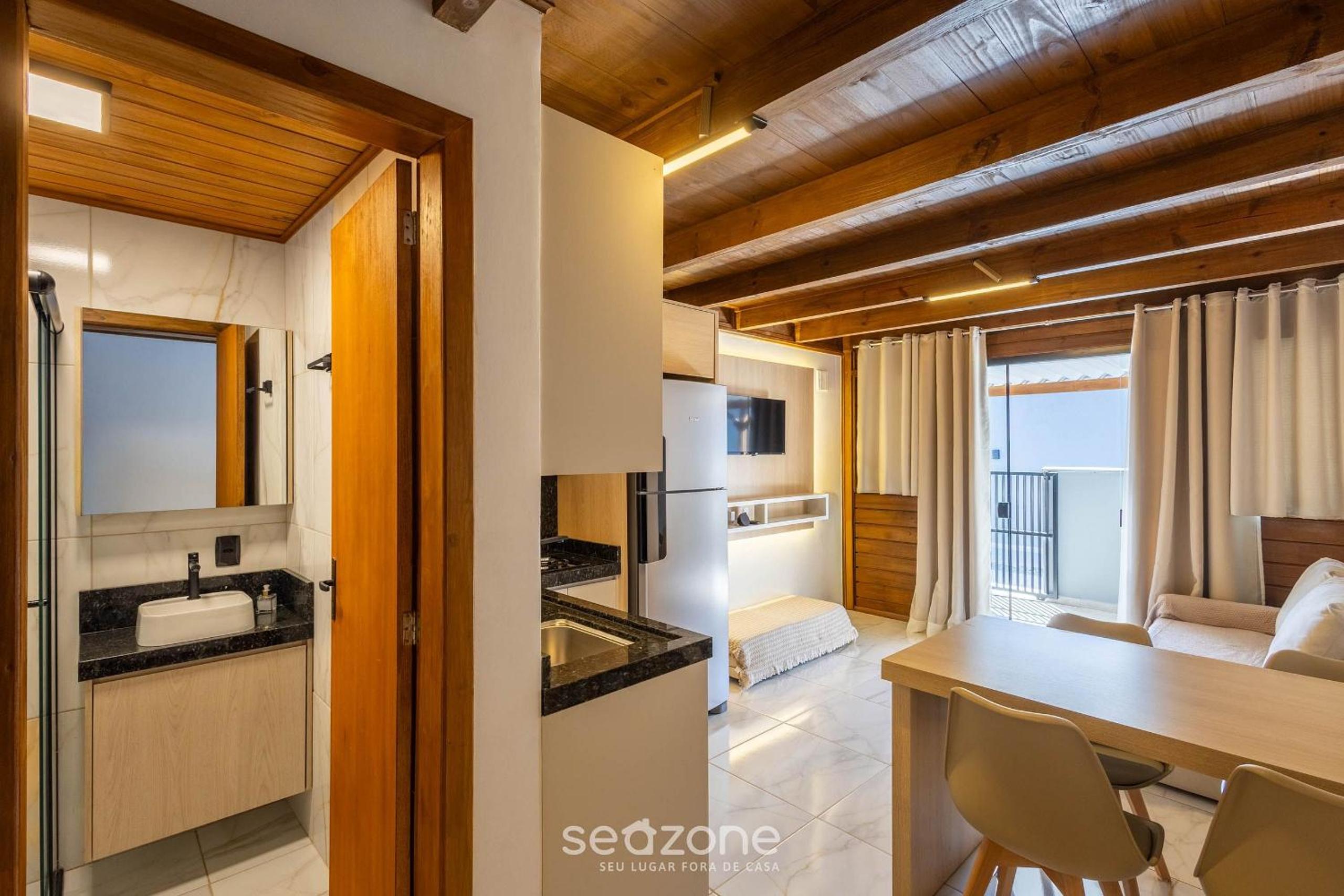 Comfortable and Sophisticated Accommodations Just Minutes from the Beach - VIL