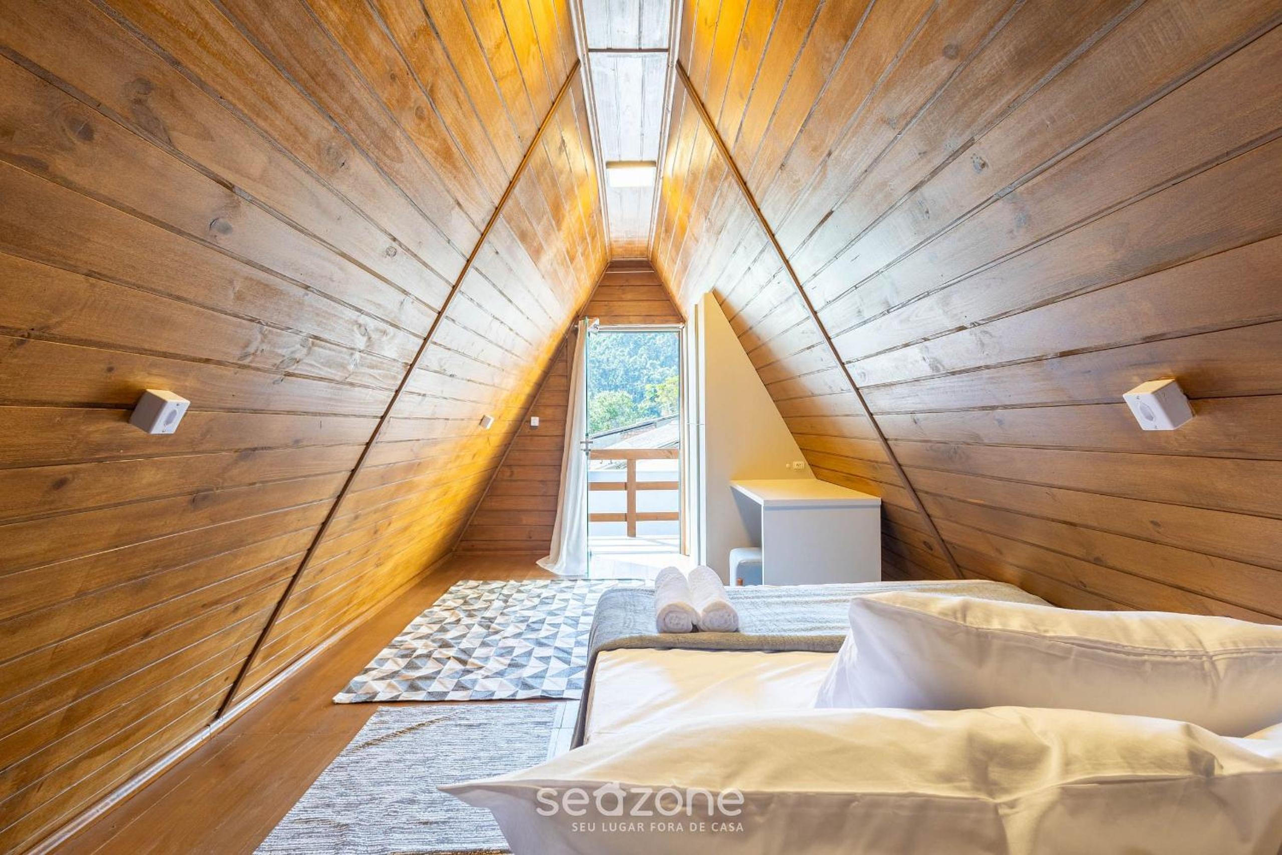 Comfortable and Sophisticated Accommodations Just Minutes from the Beach - VIL