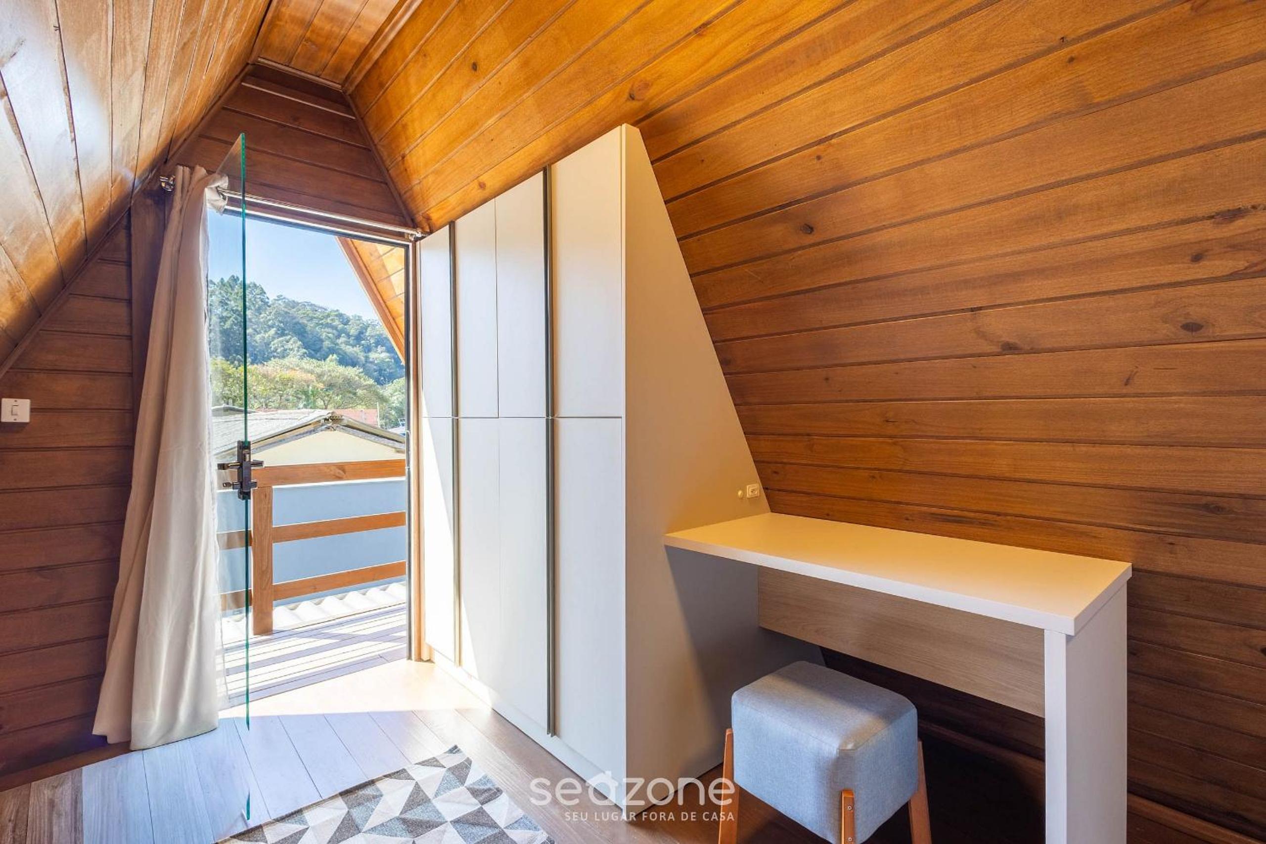 Comfortable and Sophisticated Accommodations Just Minutes from the Beach - VIL