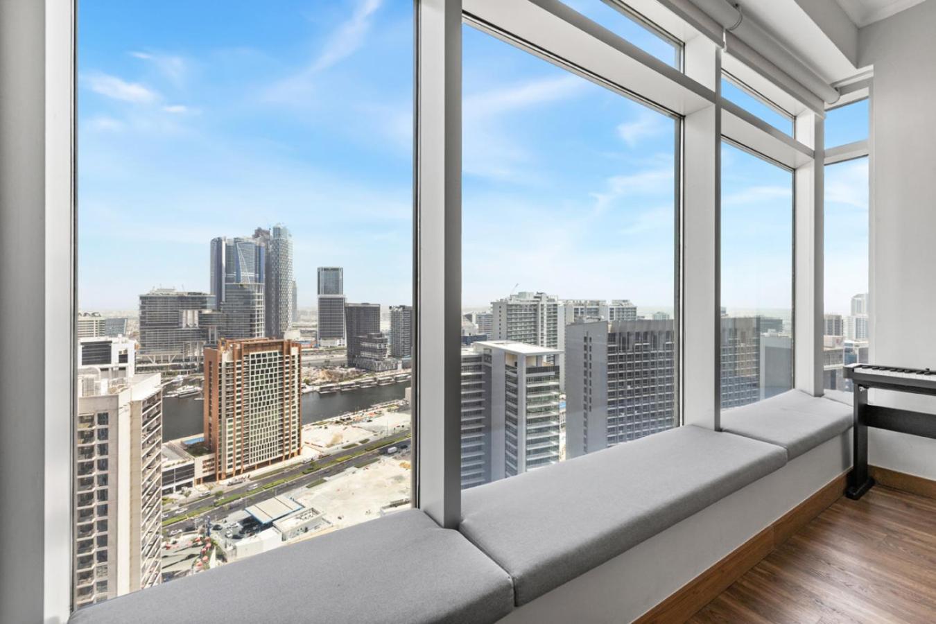 Luxury 1BR with Workspace Next To Dubai Mall