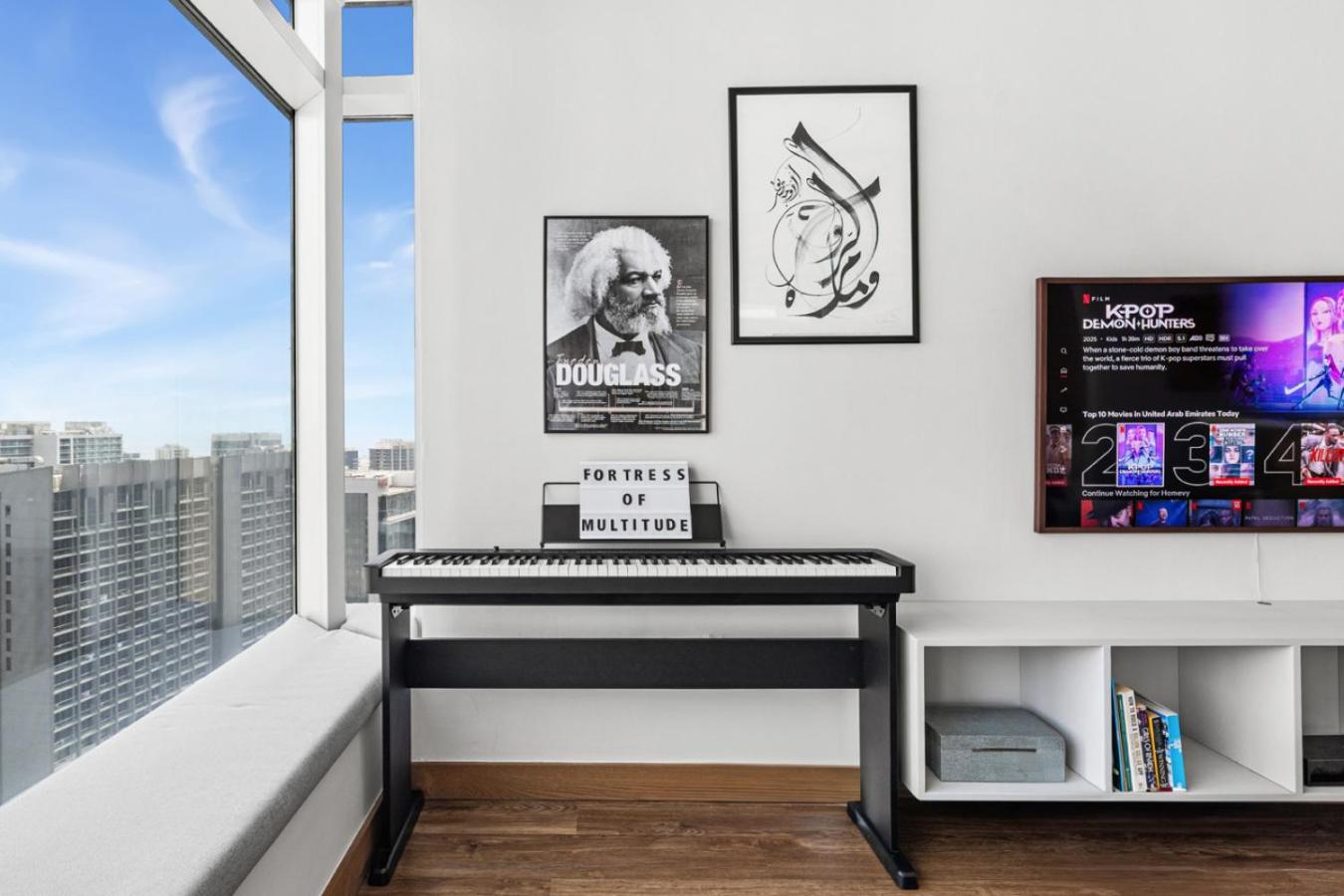 Luxury 1BR with Workspace Next To Dubai Mall