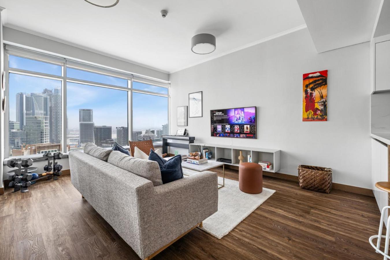 Luxury 1BR with Workspace Next To Dubai Mall
