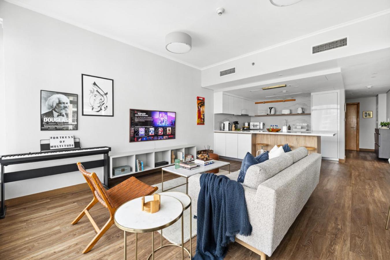 Luxury 1BR with Workspace Next To Dubai Mall
