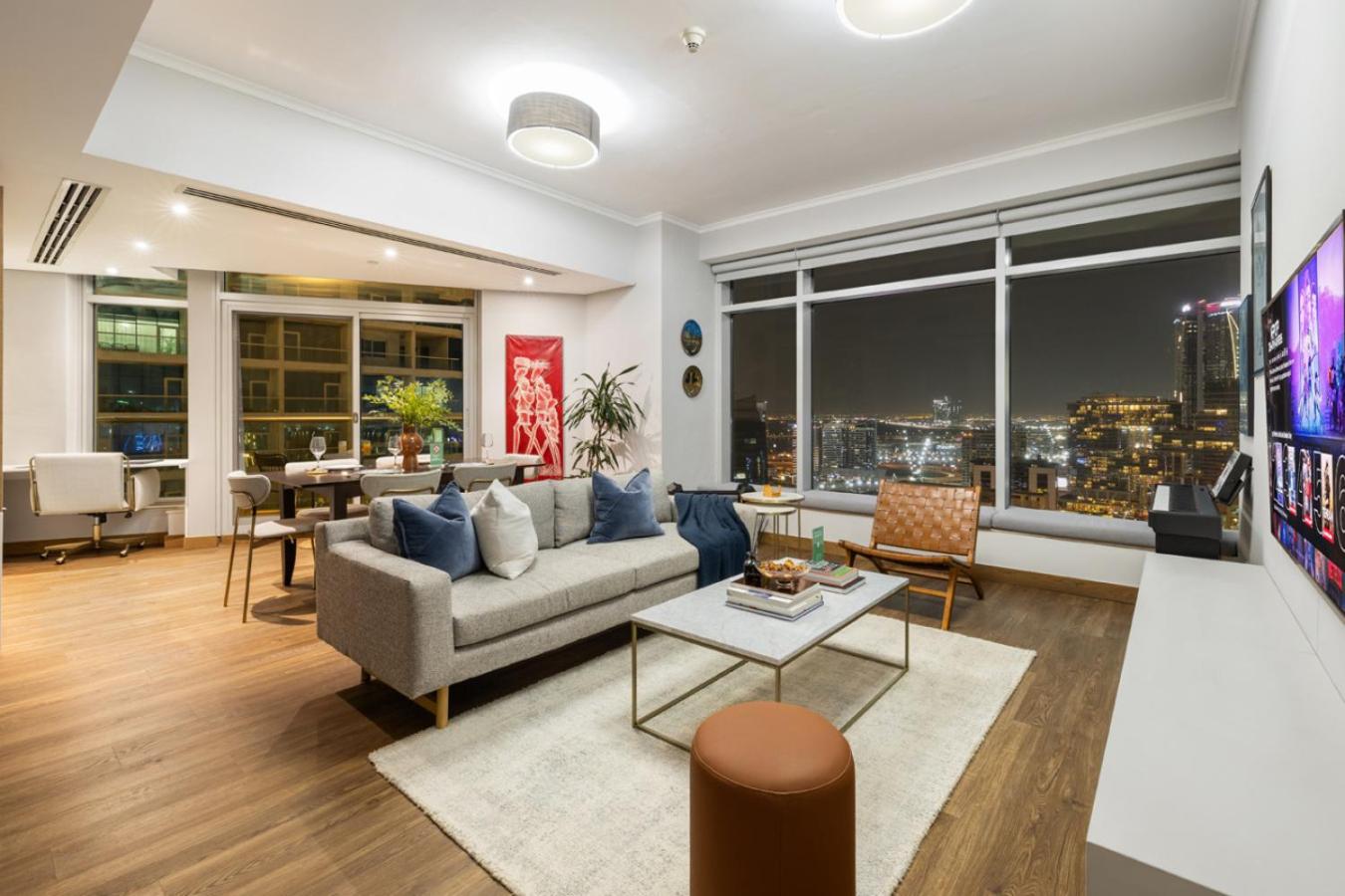 Luxury 1BR with Workspace Next To Dubai Mall