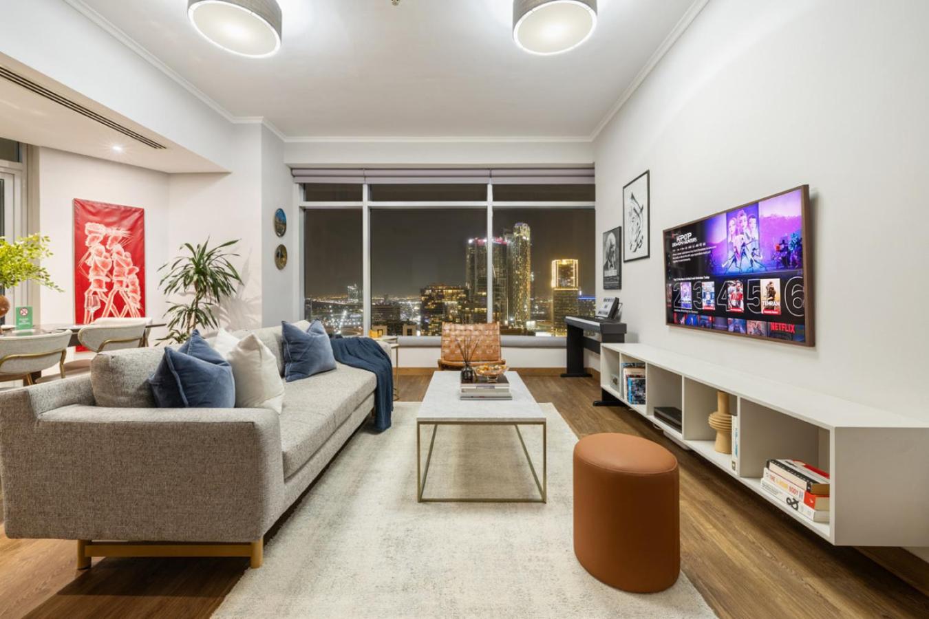 Luxury 1BR with Workspace Next To Dubai Mall