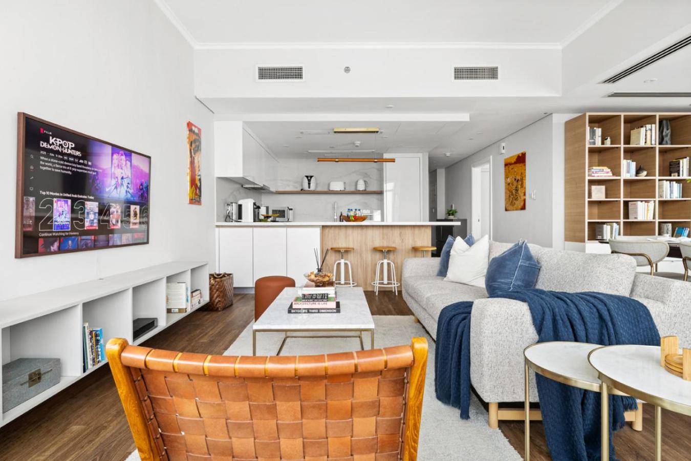 Luxury 1BR with Workspace Next To Dubai Mall