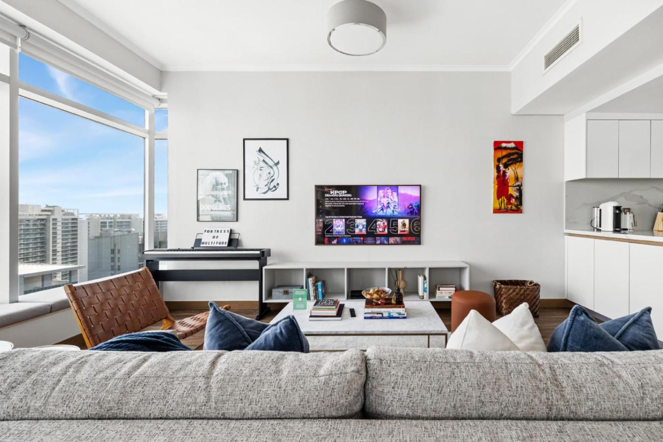 Luxury 1BR with Workspace Next To Dubai Mall