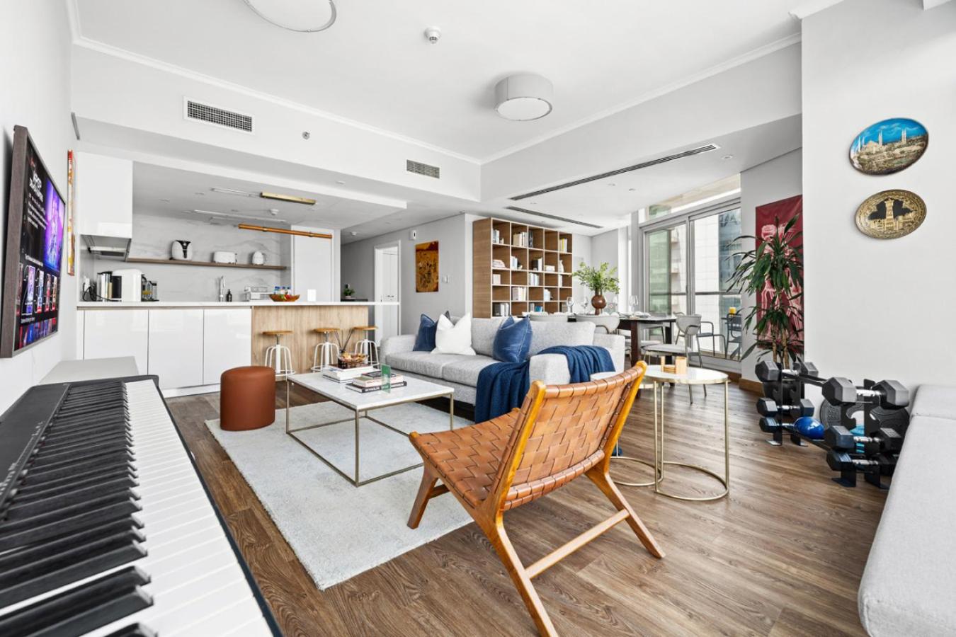 Luxury 1BR with Workspace Next To Dubai Mall