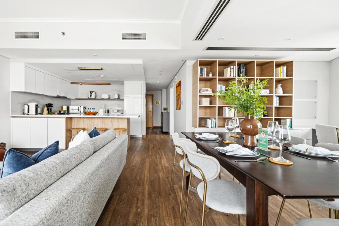 Luxury 1BR with Workspace Next To Dubai Mall