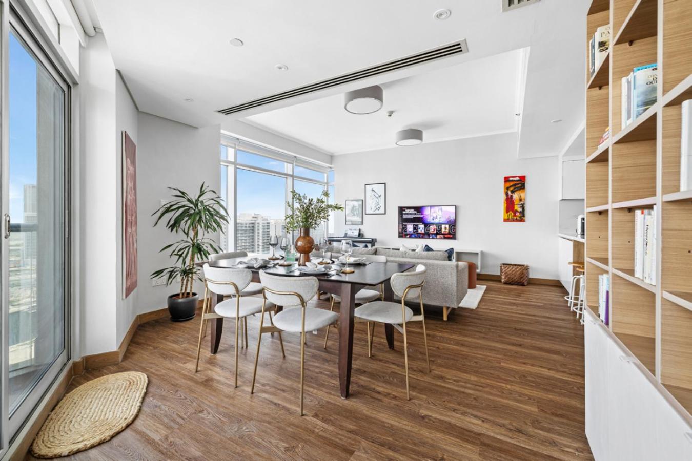 Luxury 1BR with Workspace Next To Dubai Mall