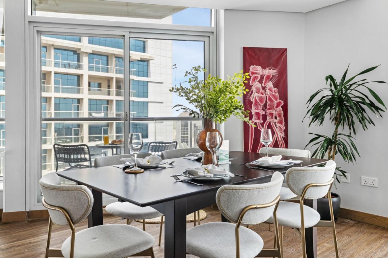 Luxury 1BR with Workspace Next To Dubai Mall