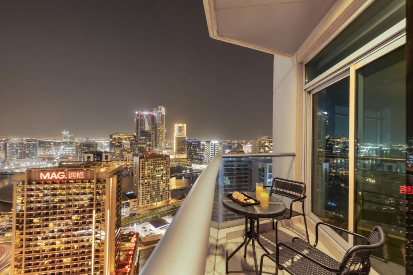 Luxury 1BR with Workspace Next To Dubai Mall
