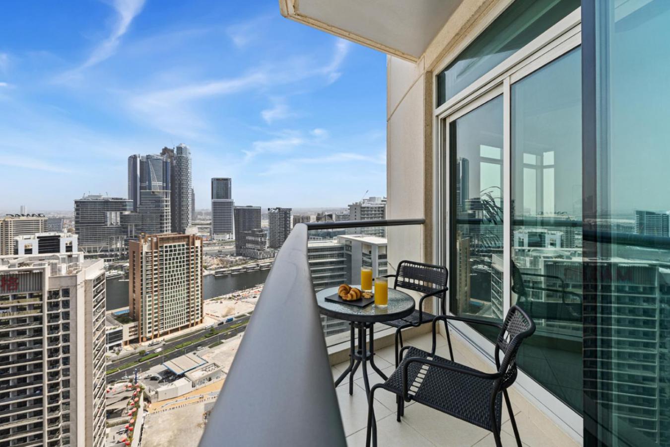 Luxury 1BR with Workspace Next To Dubai Mall