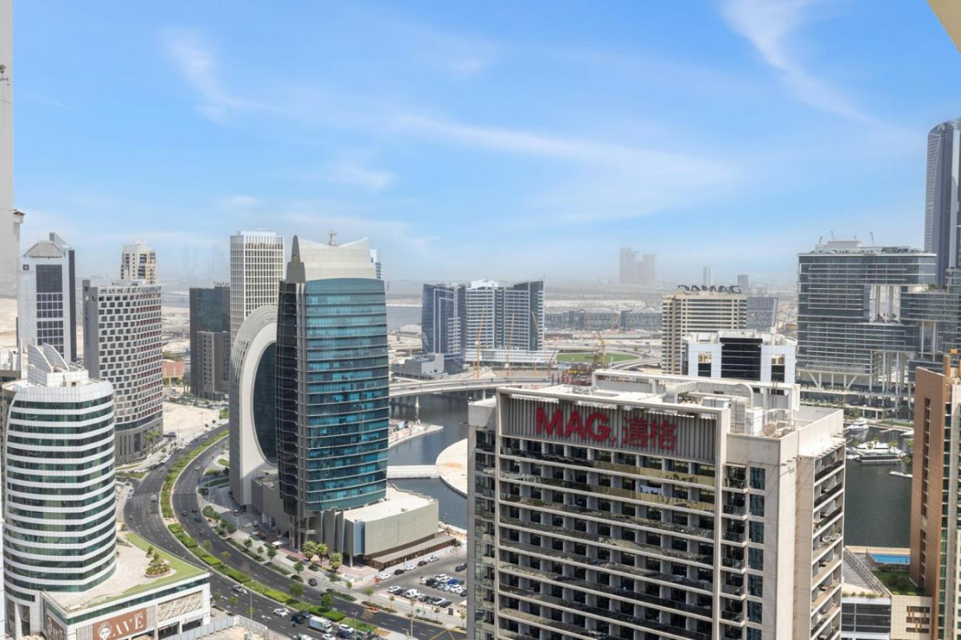 Luxury 1BR with Workspace Next To Dubai Mall
