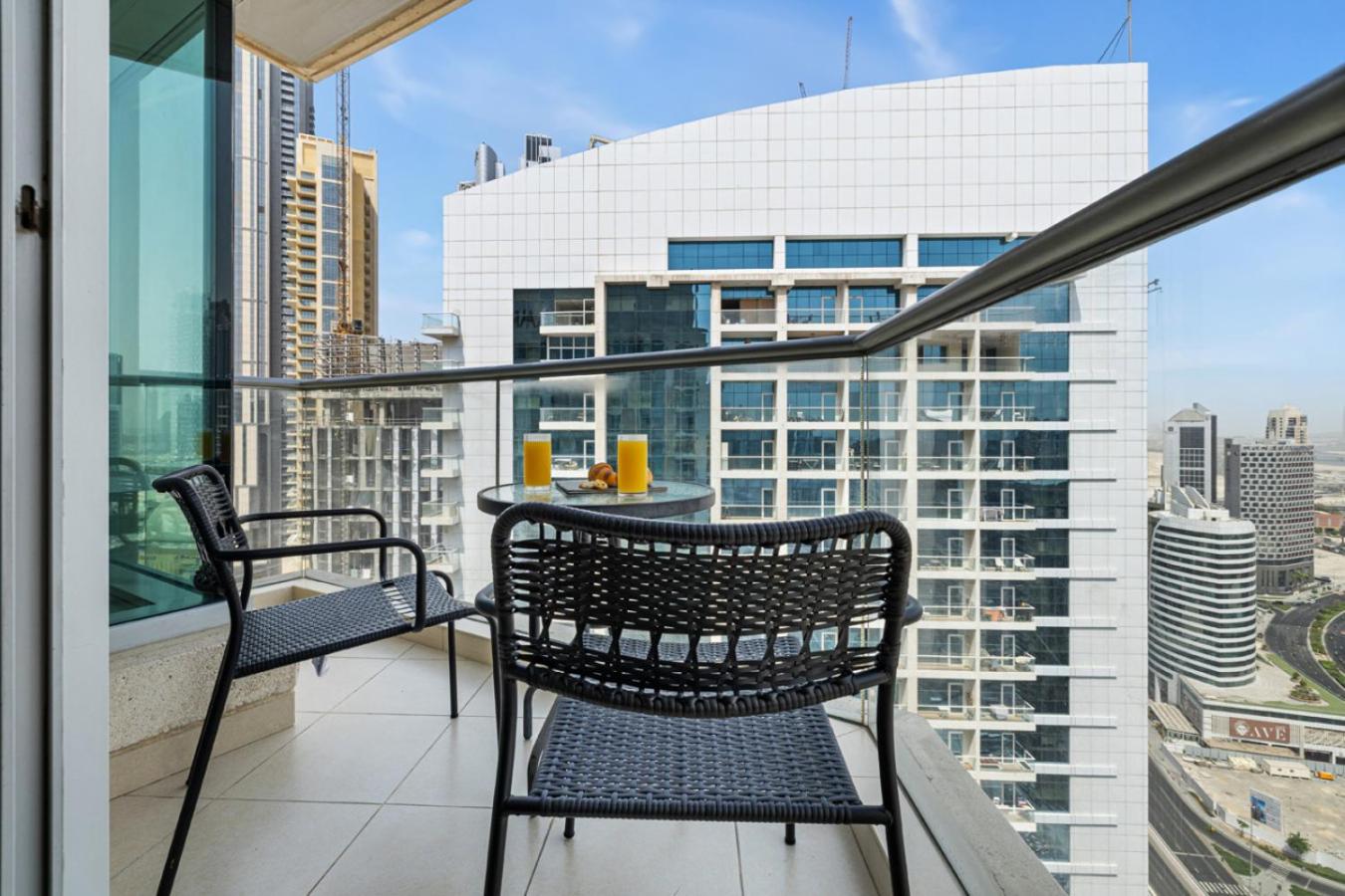 Luxury 1BR with Workspace Next To Dubai Mall