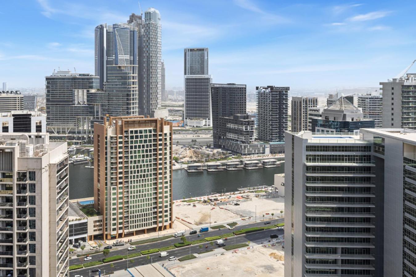 Luxury 1BR with Workspace Next To Dubai Mall