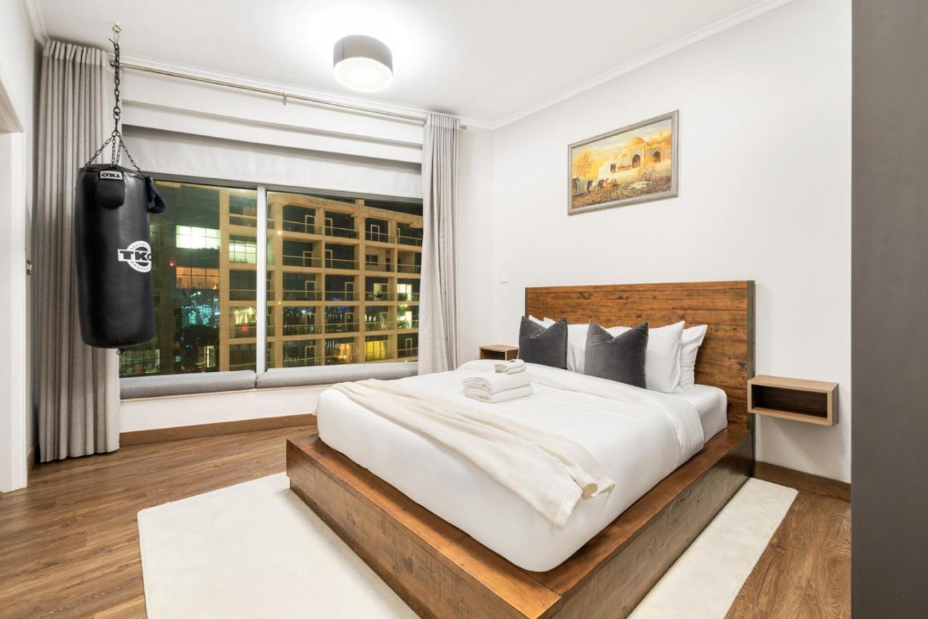 Luxury 1BR with Workspace Next To Dubai Mall