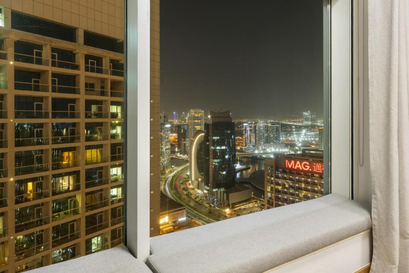 Luxury 1BR with Workspace Next To Dubai Mall