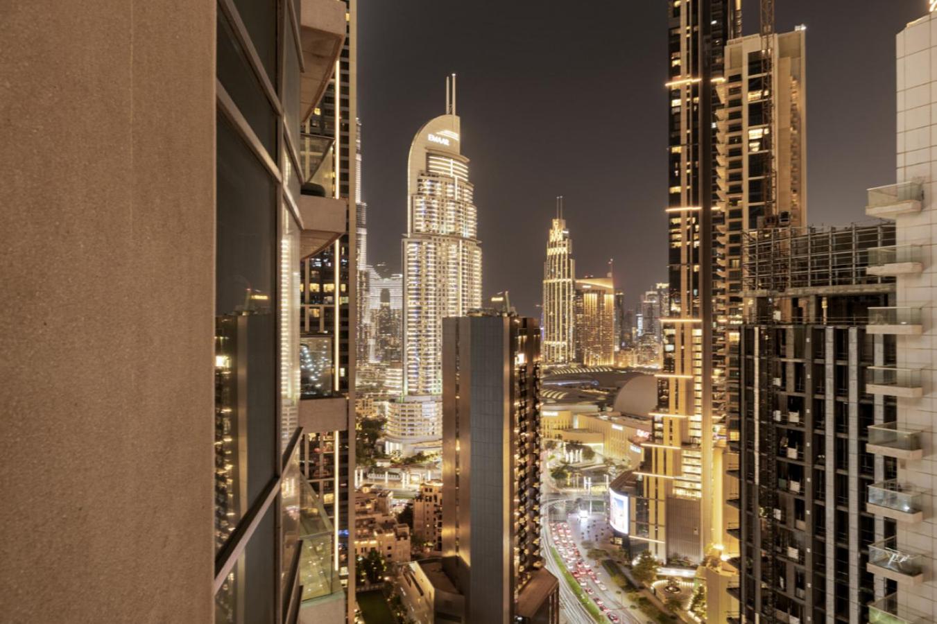 Luxury 1BR with Workspace Next To Dubai Mall