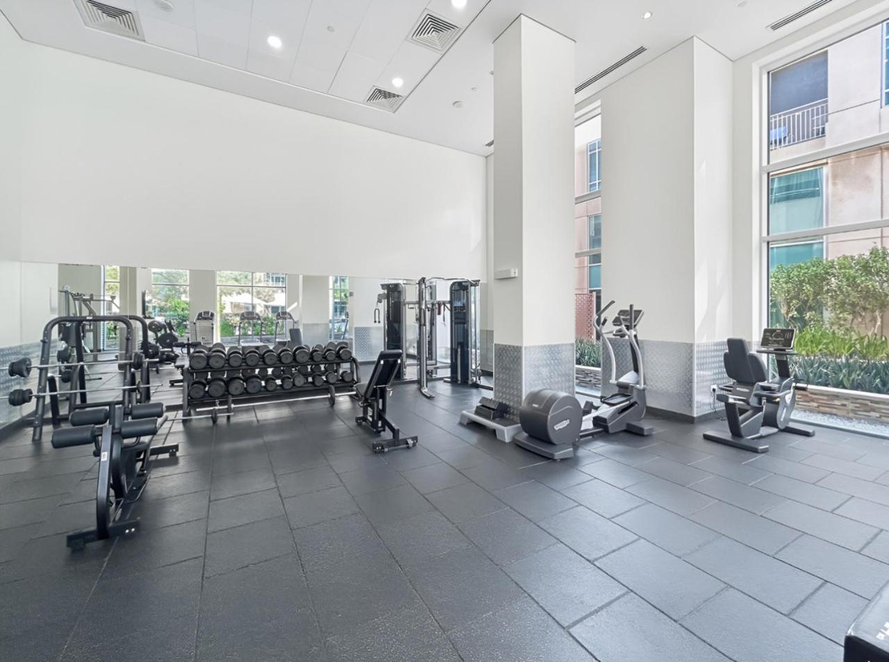 Luxury 1BR with Workspace Next To Dubai Mall