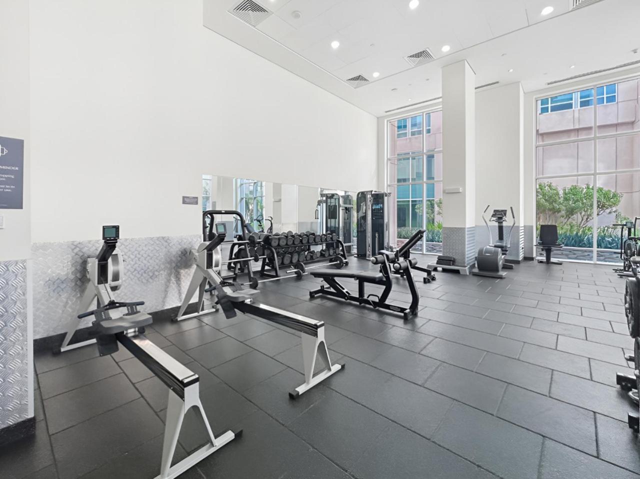 Luxury 1BR with Workspace Next To Dubai Mall