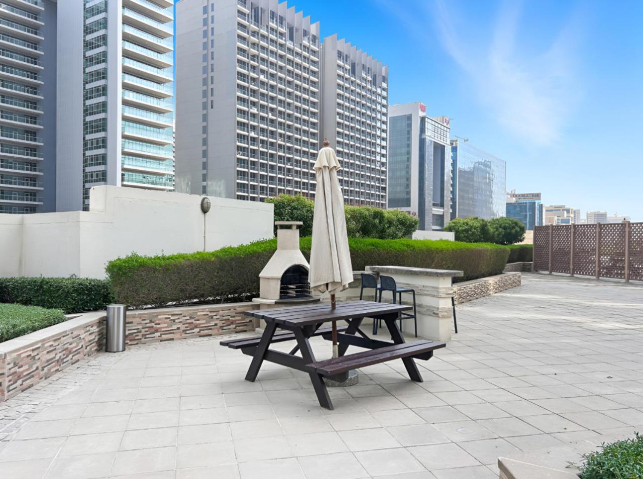 Luxury 1BR with Workspace Next To Dubai Mall