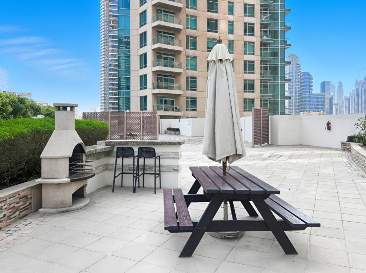 Luxury 1BR with Workspace Next To Dubai Mall