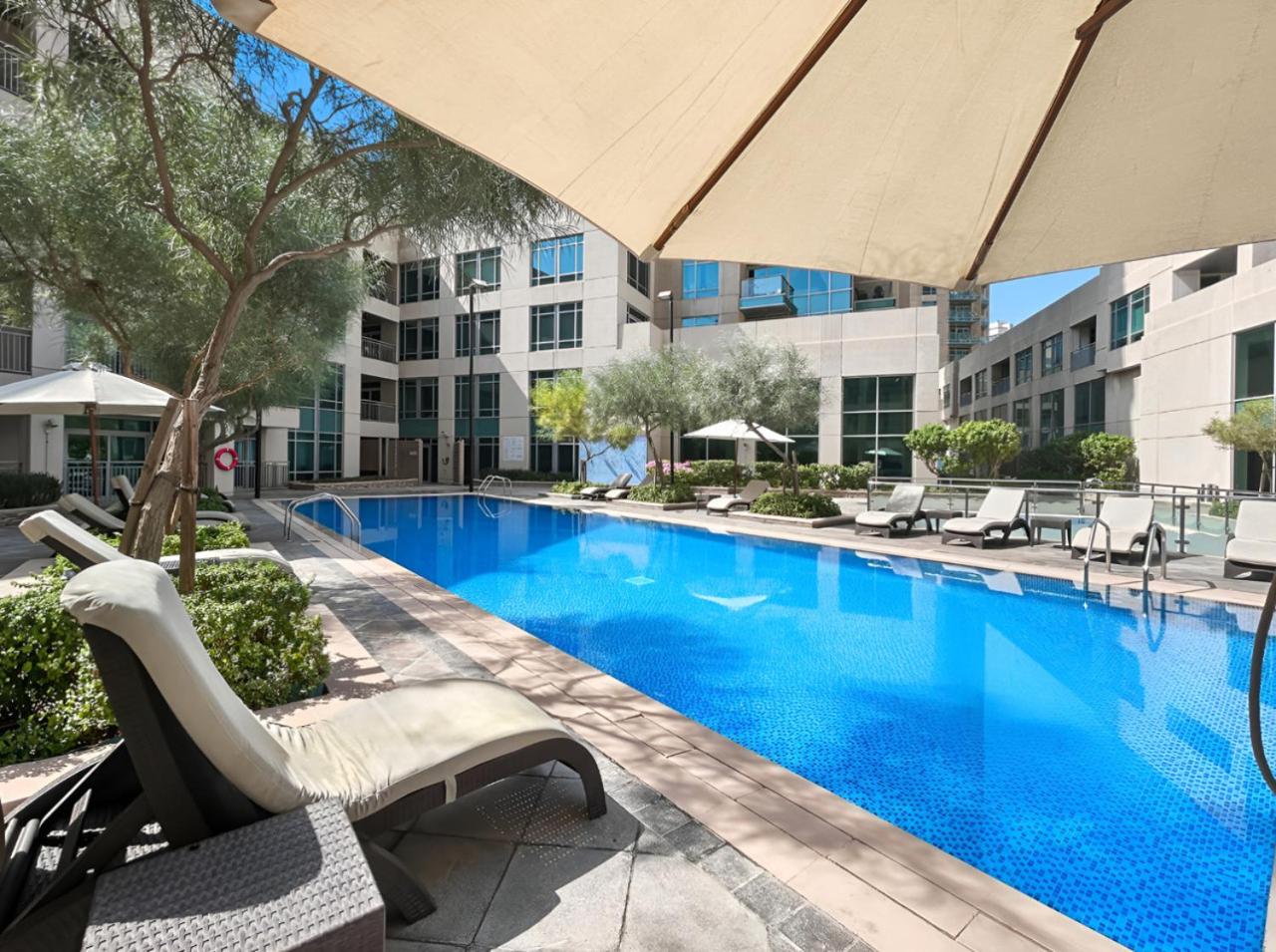 Luxury 1BR with Workspace Next To Dubai Mall
