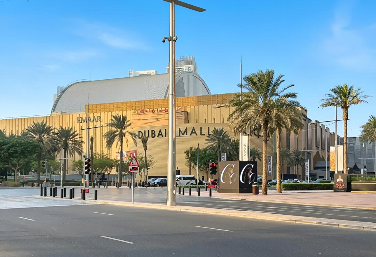 Luxury 1BR with Workspace Next To Dubai Mall