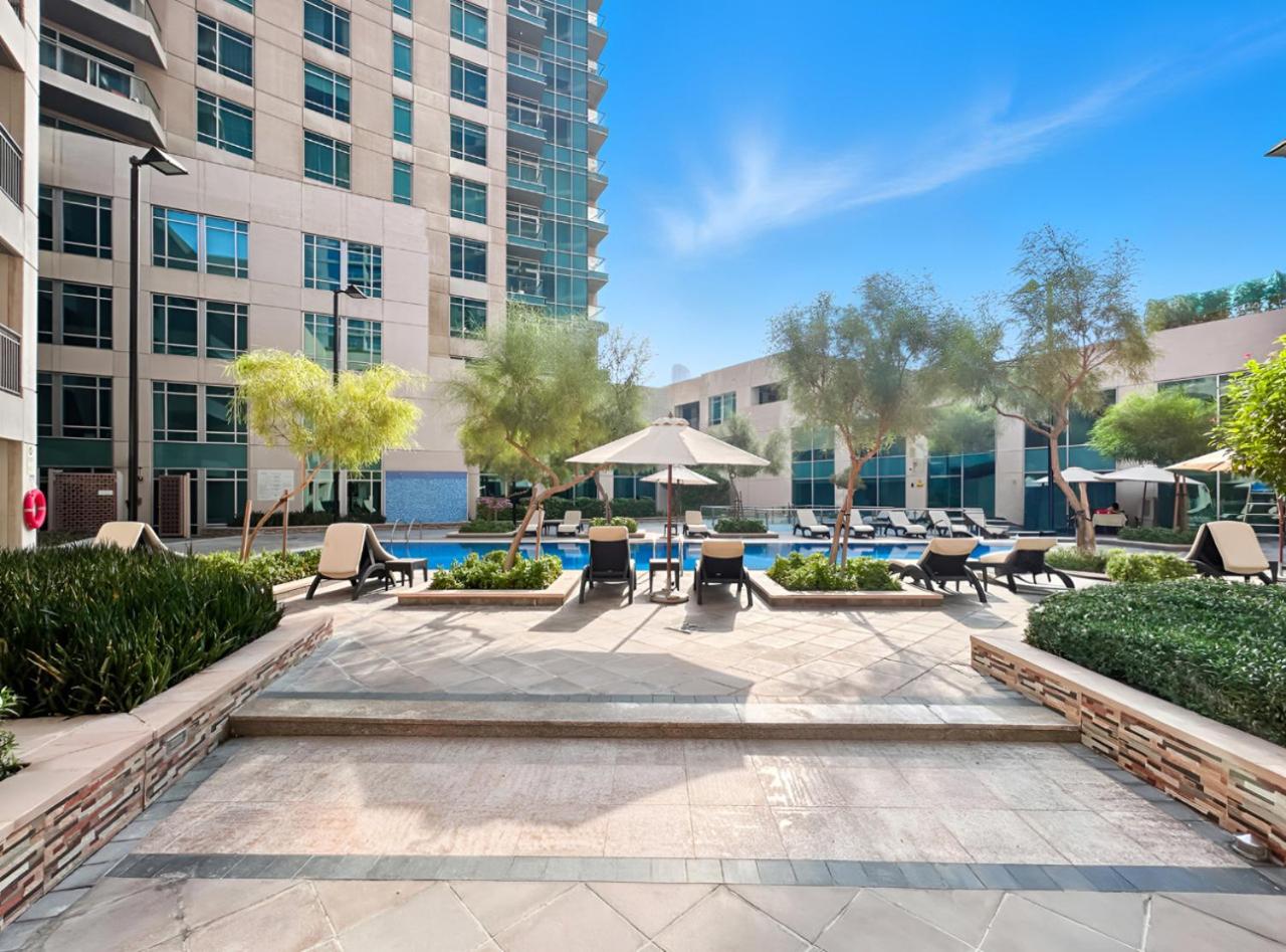 Luxury 1BR with Workspace Next To Dubai Mall