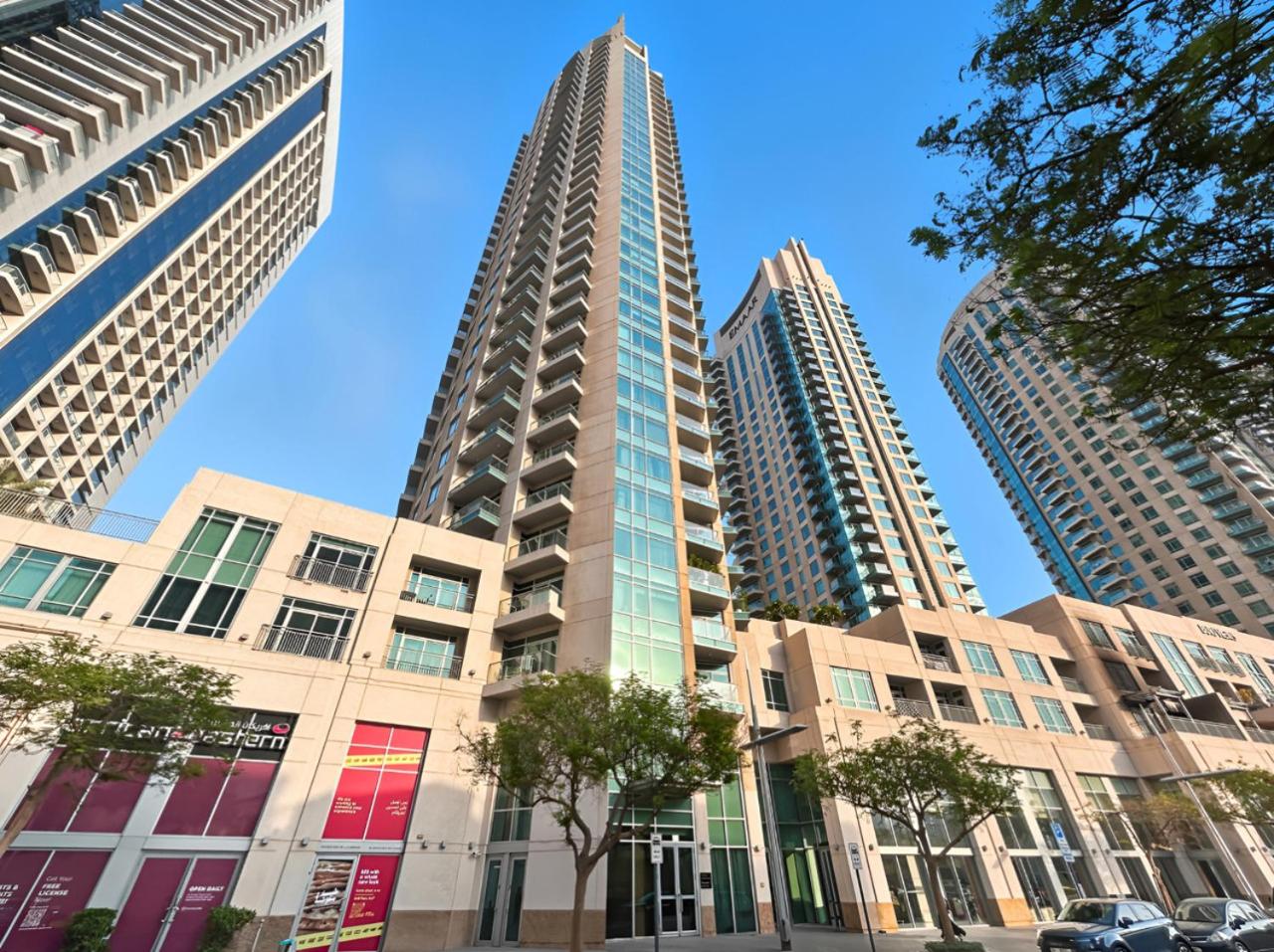 Luxury 1BR with Workspace Next To Dubai Mall