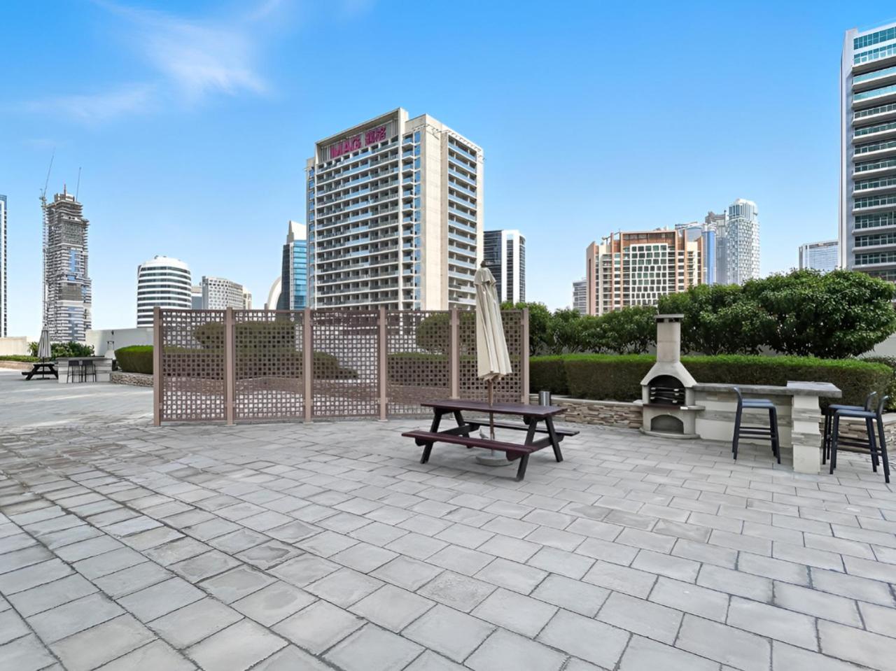 Luxury 1BR with Workspace Next To Dubai Mall