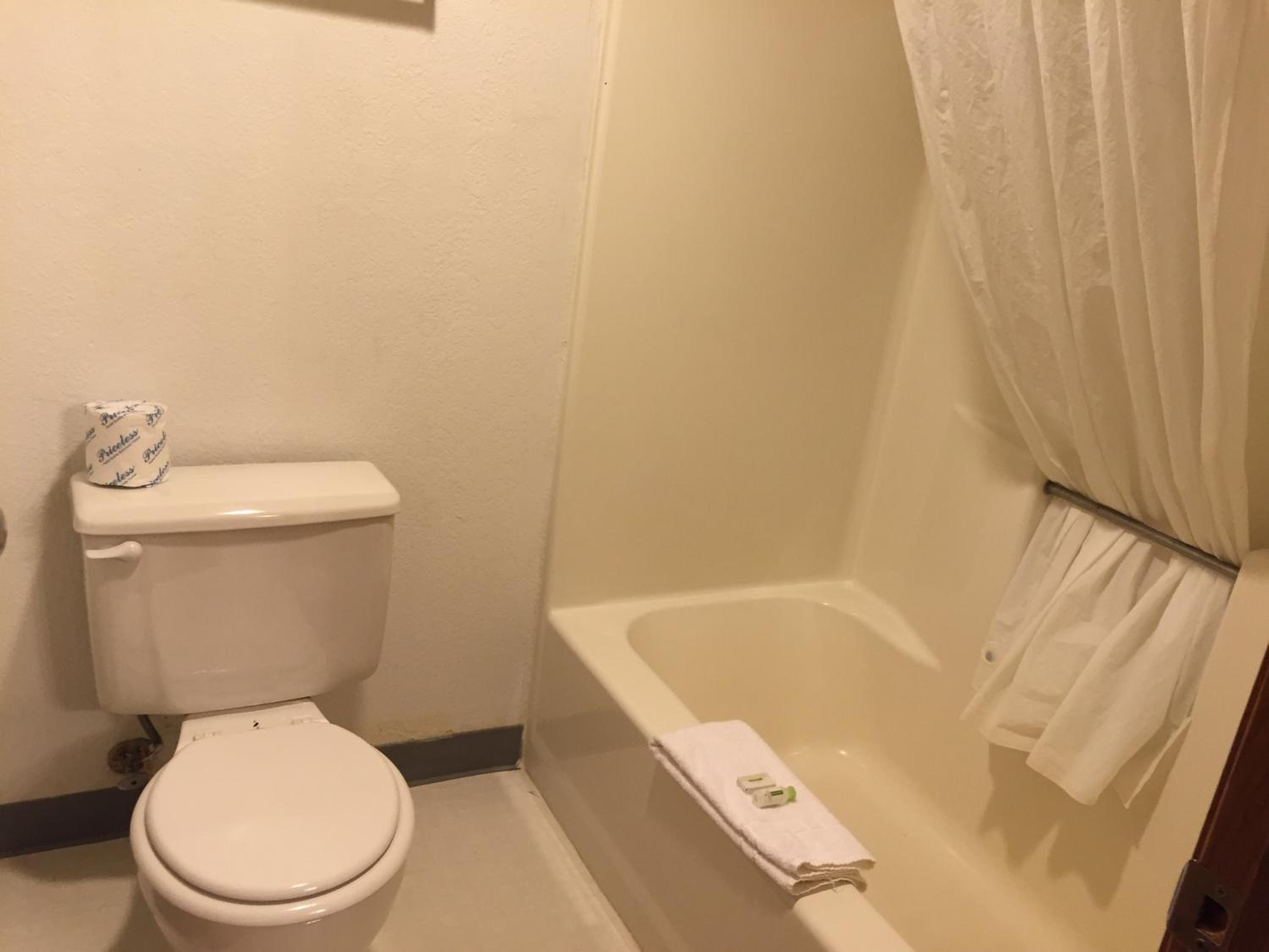 Travelodge by Wyndham Redwood Falls