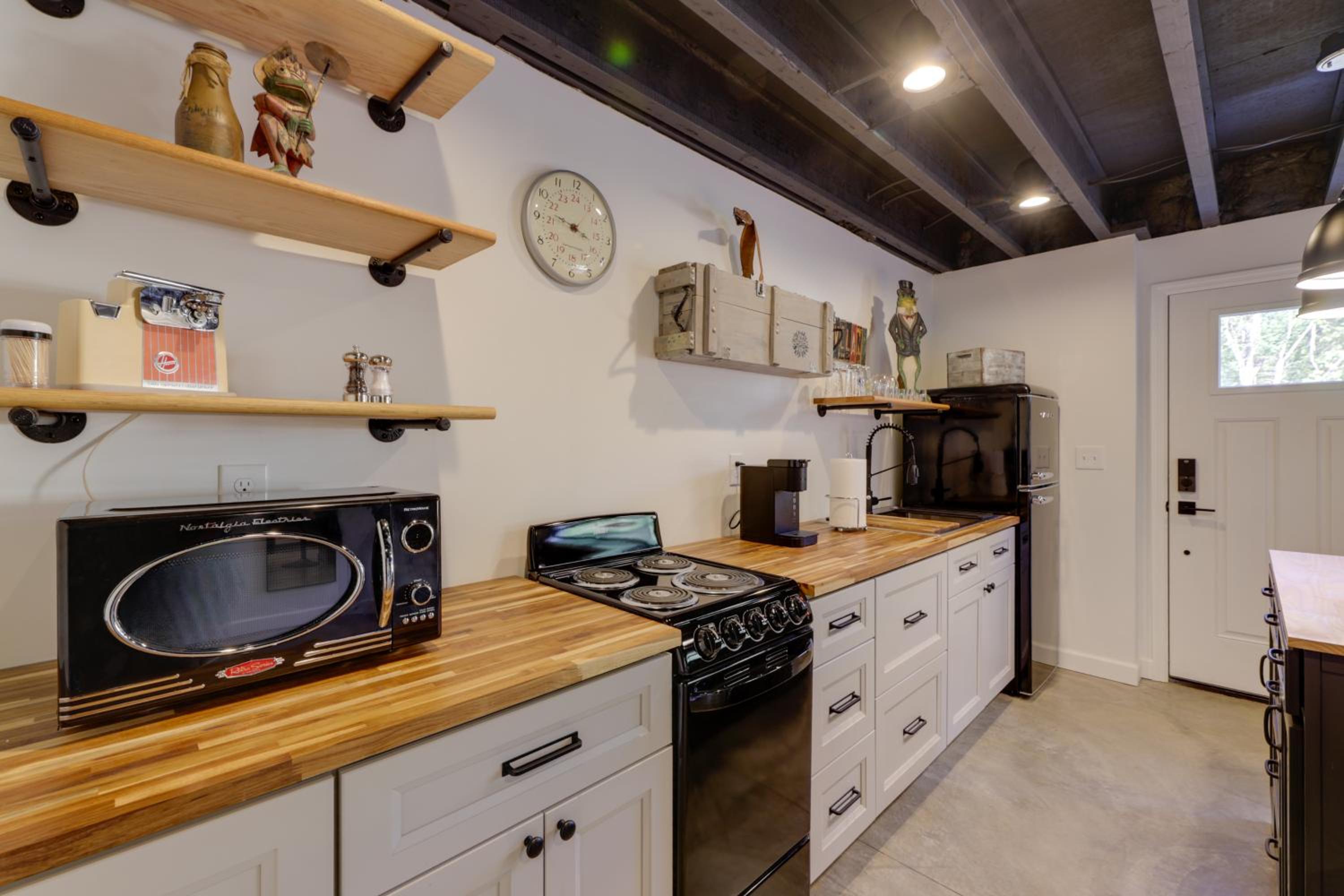 Unique Studio on Obanyon Creek in Dtwn Loveland!