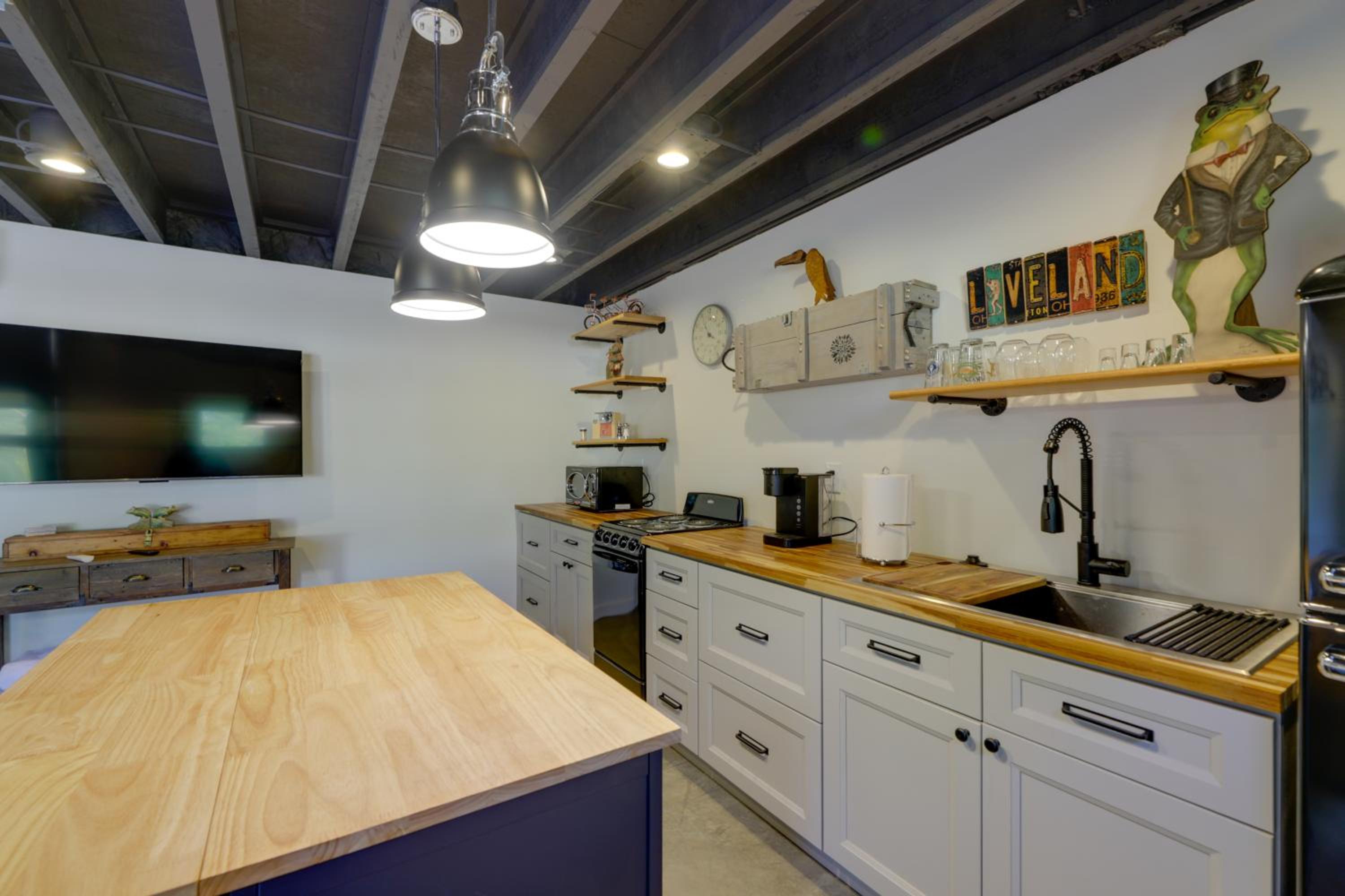Unique Studio on Obanyon Creek in Dtwn Loveland!