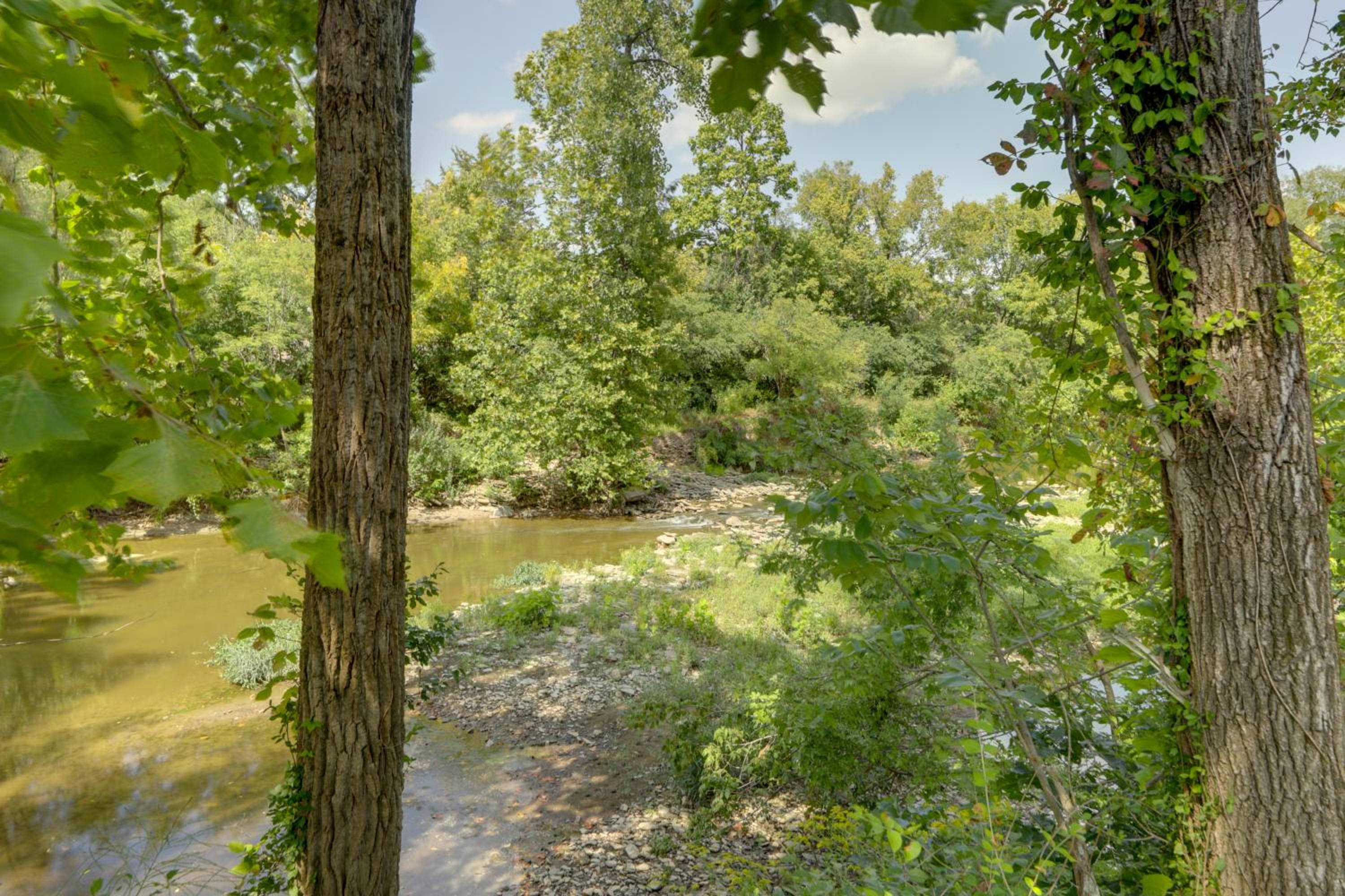 Unique Studio on Obanyon Creek in Dtwn Loveland!