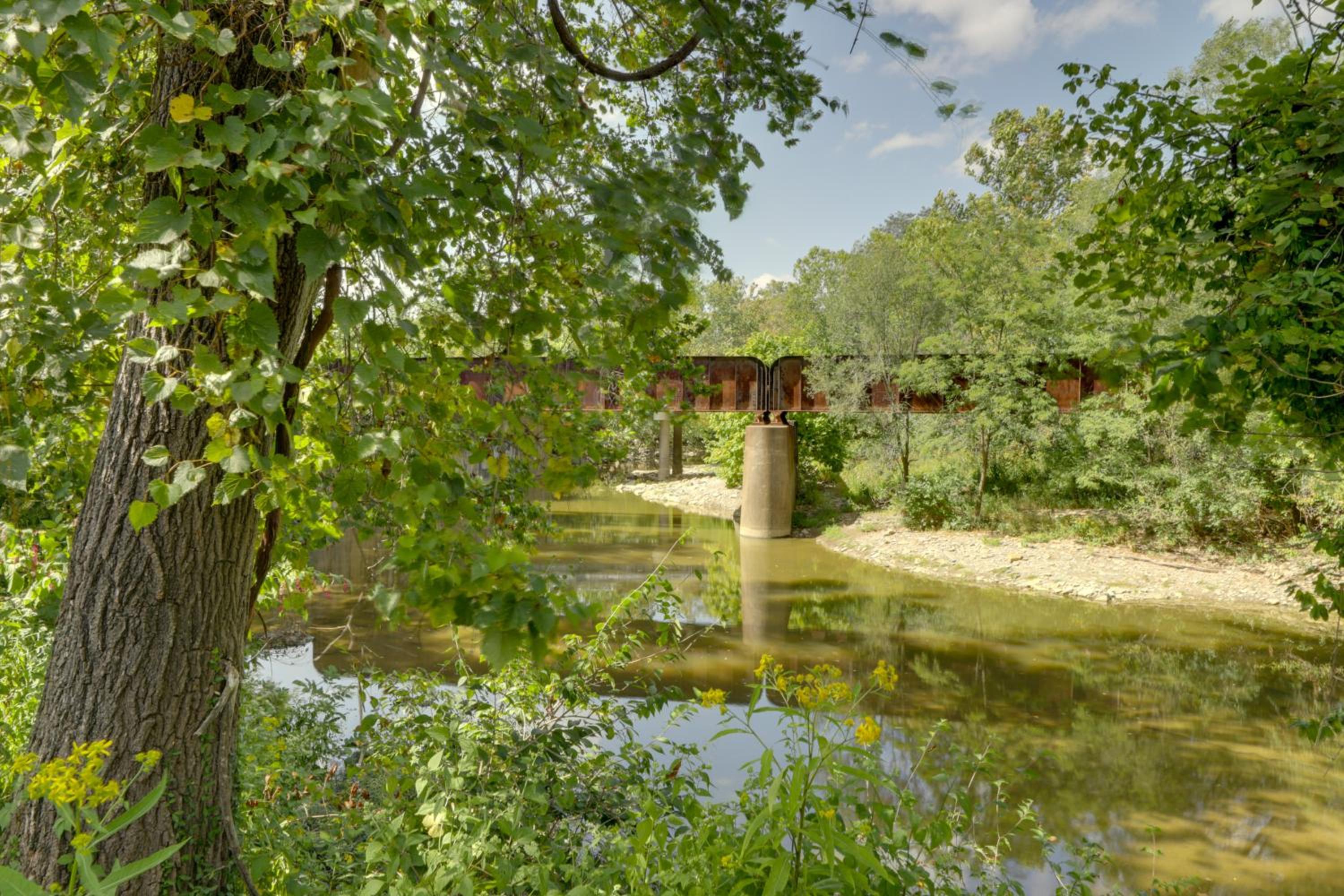 Unique Studio on Obanyon Creek in Dtwn Loveland!