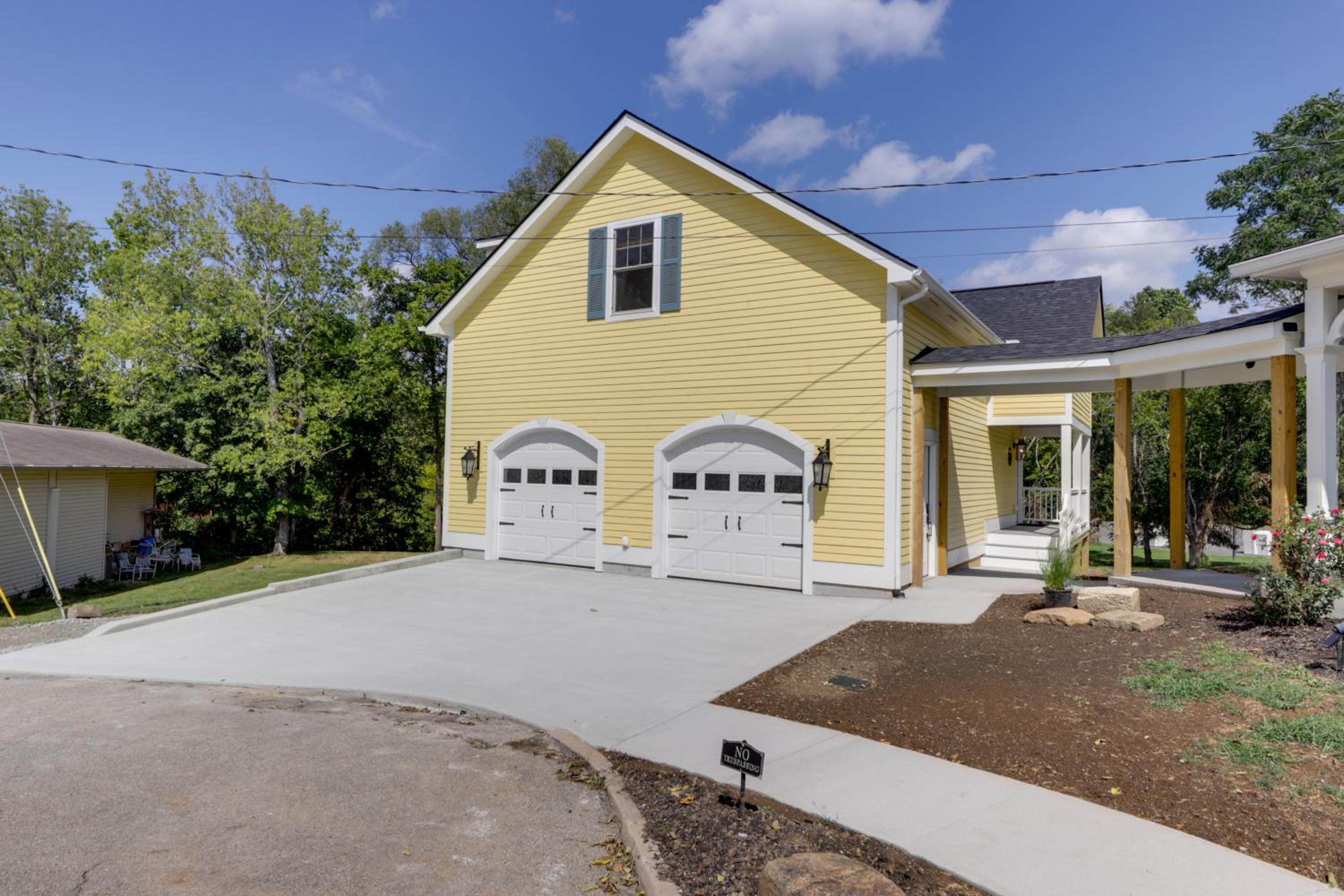 Unique Studio on Obanyon Creek in Dtwn Loveland!
