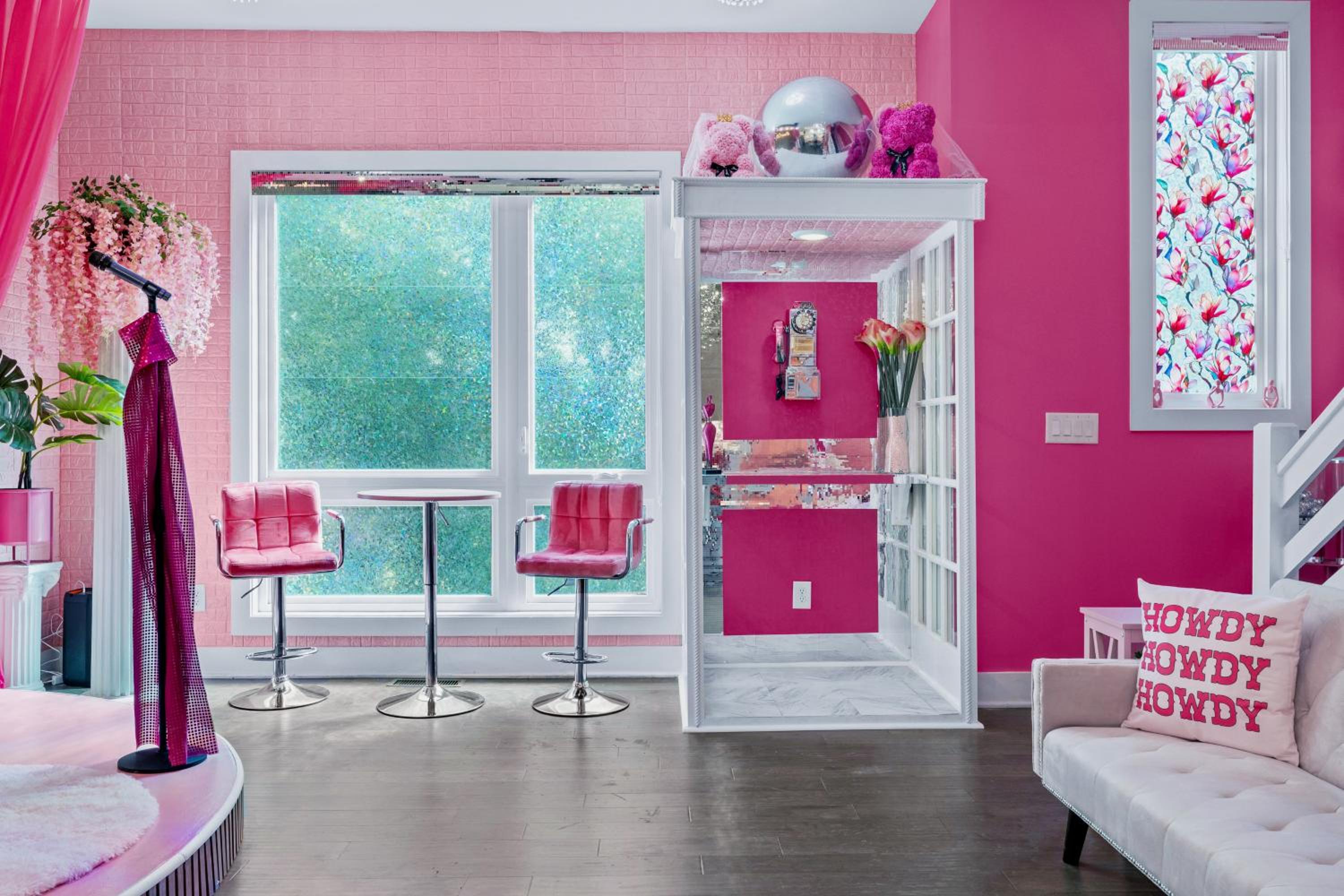 Bachelorette Paradise Pink House Near Broadway
