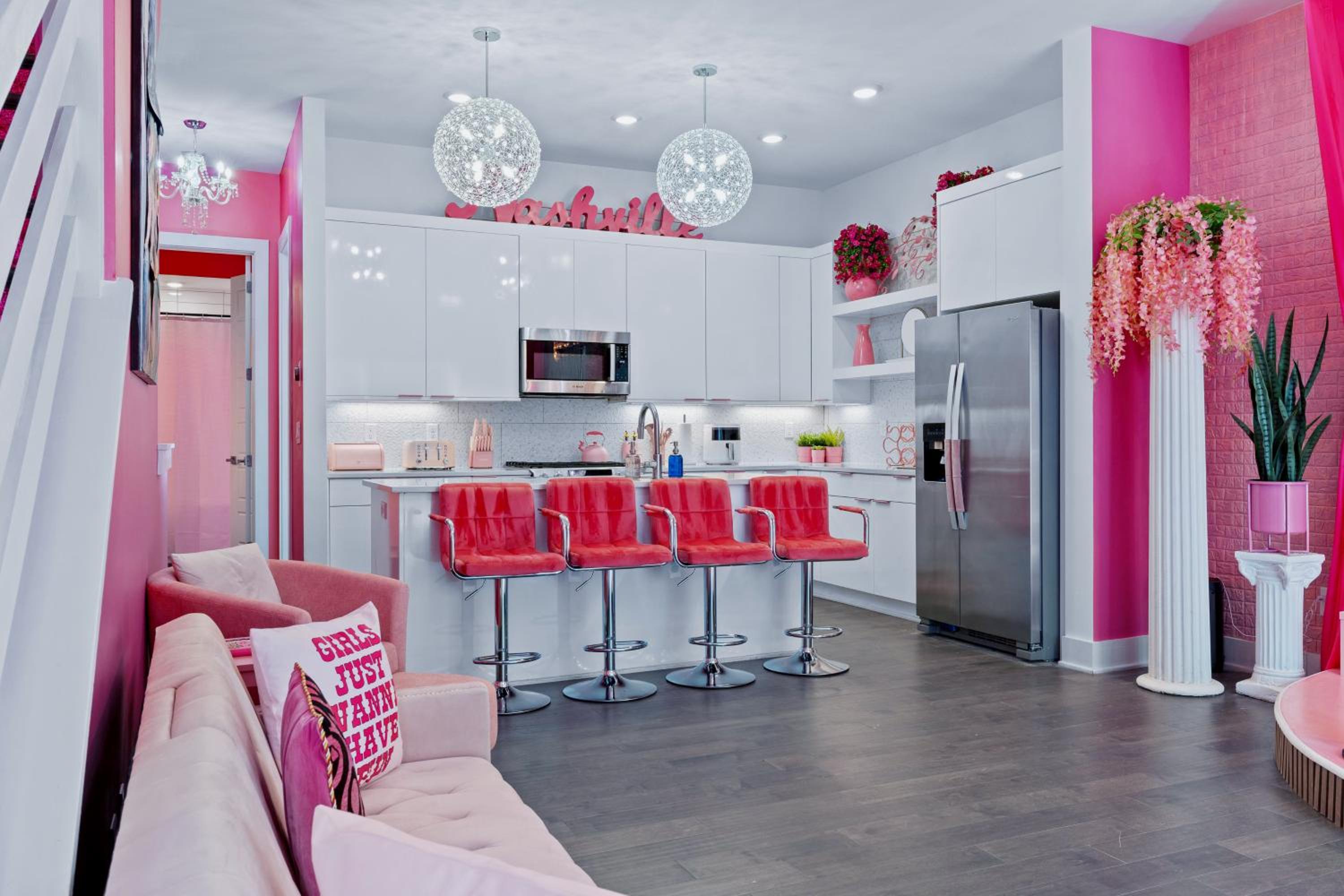 Bachelorette Paradise Pink House Near Broadway