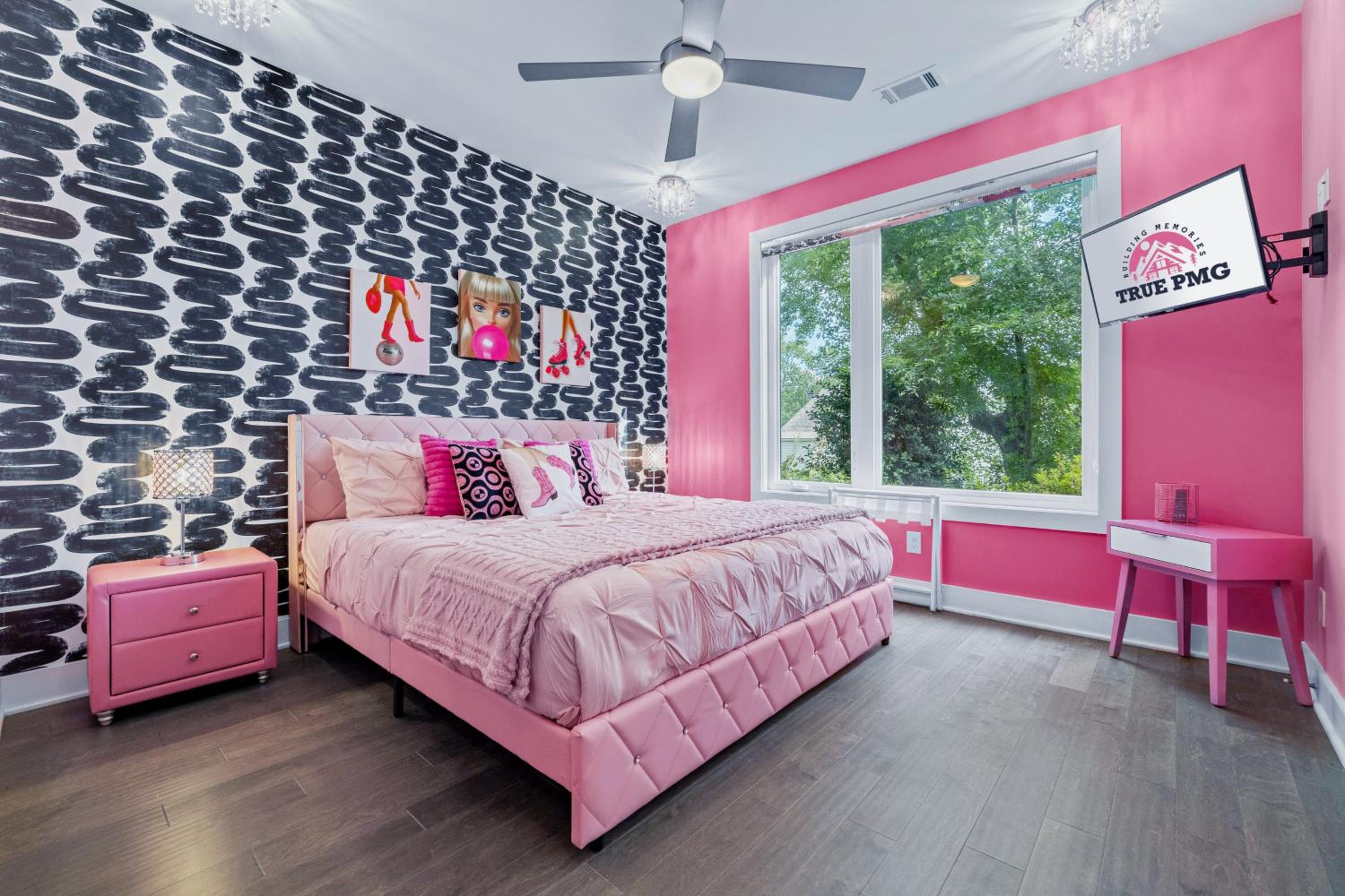 Bachelorette Paradise Pink House Near Broadway