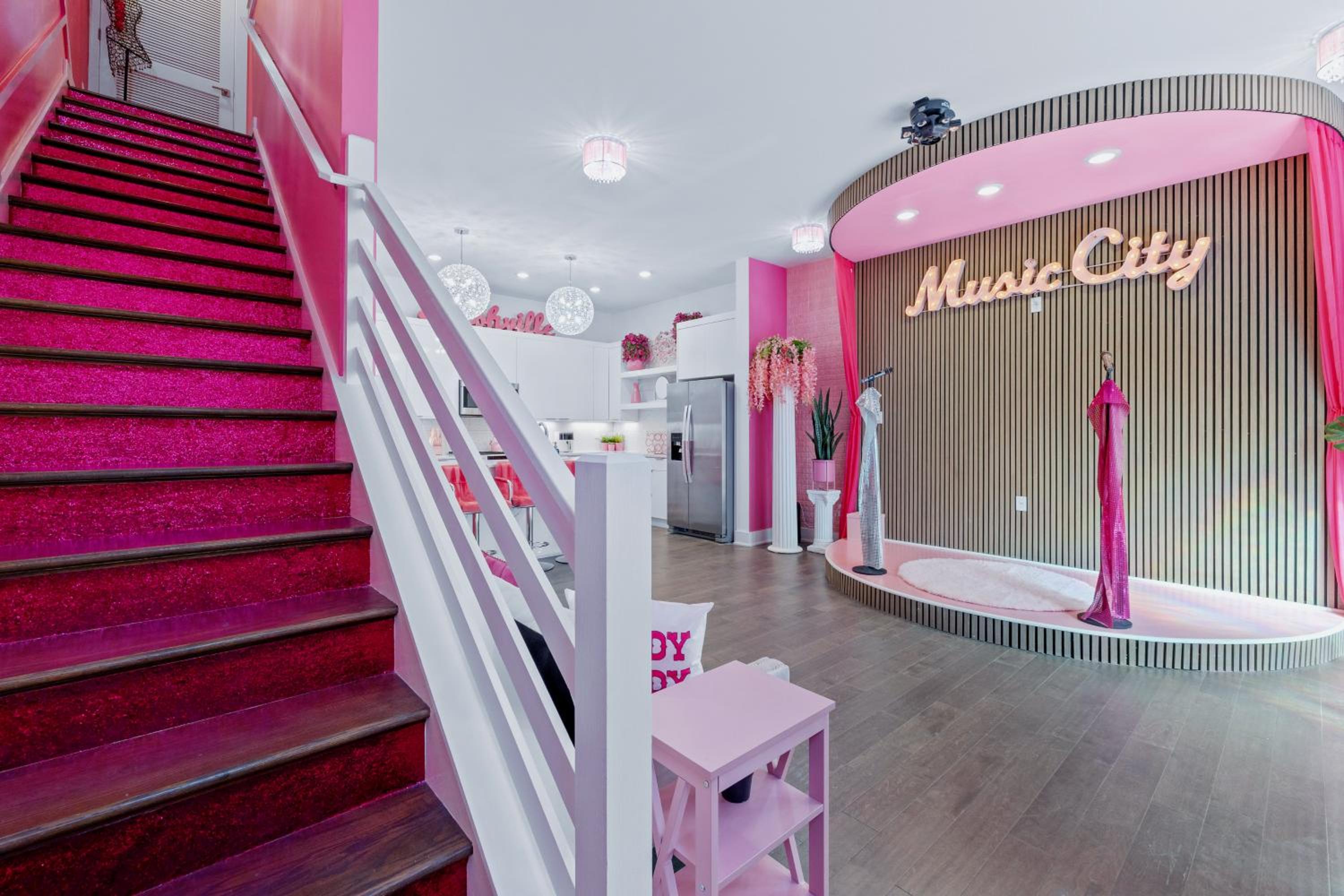 Bachelorette Paradise Pink House Near Broadway