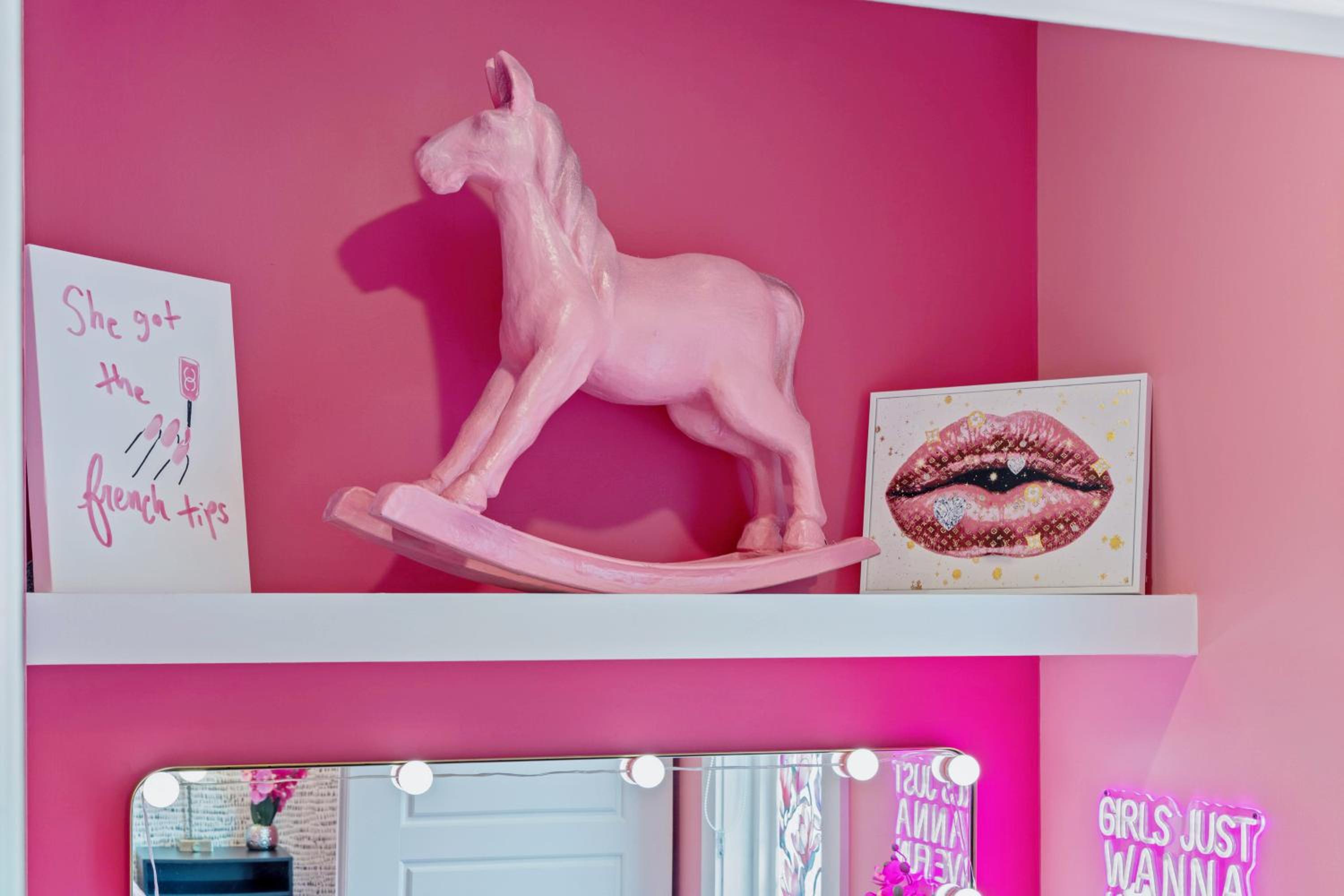 Bachelorette Paradise Pink House Near Broadway