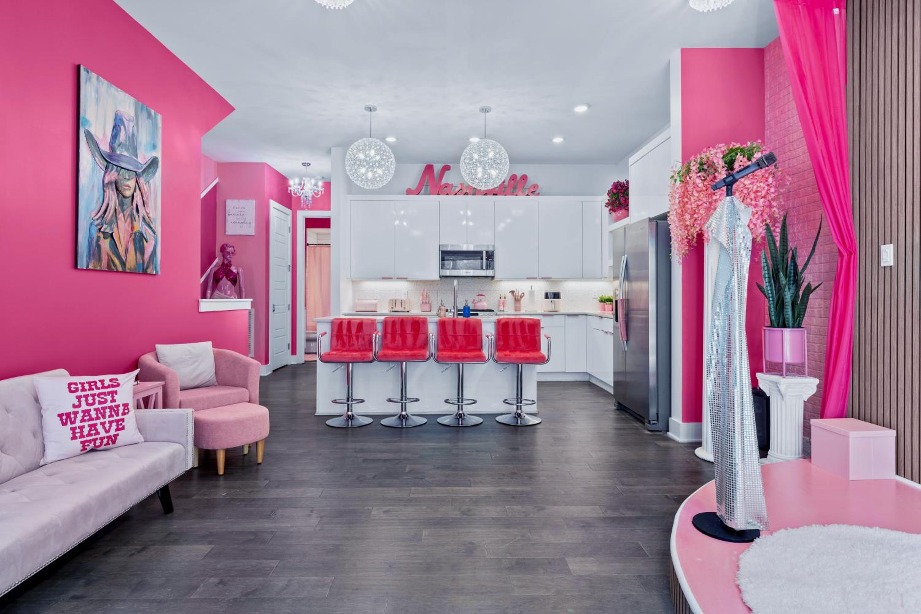 Bachelorette Paradise Pink House Near Broadway