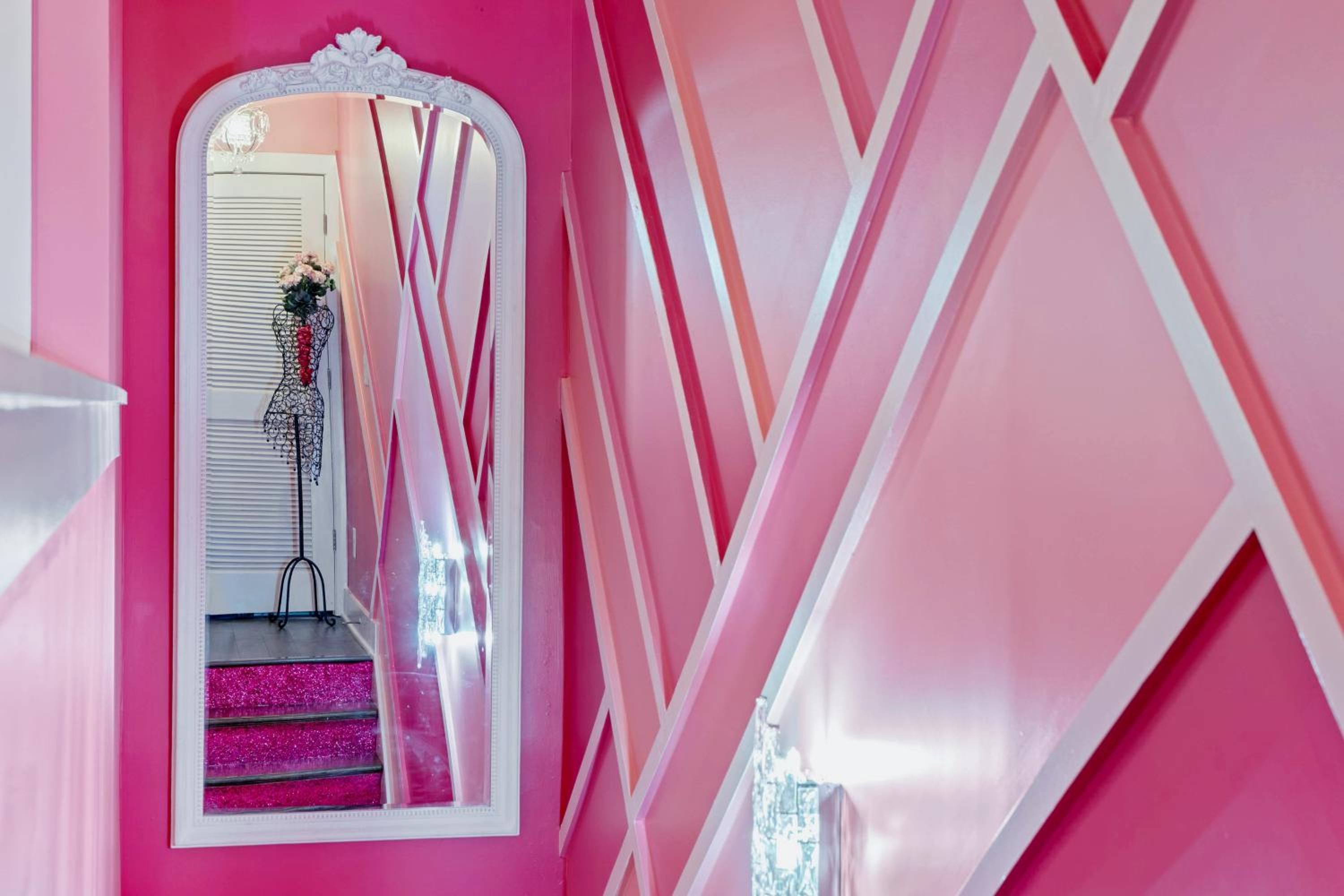 Bachelorette Paradise Pink House Near Broadway