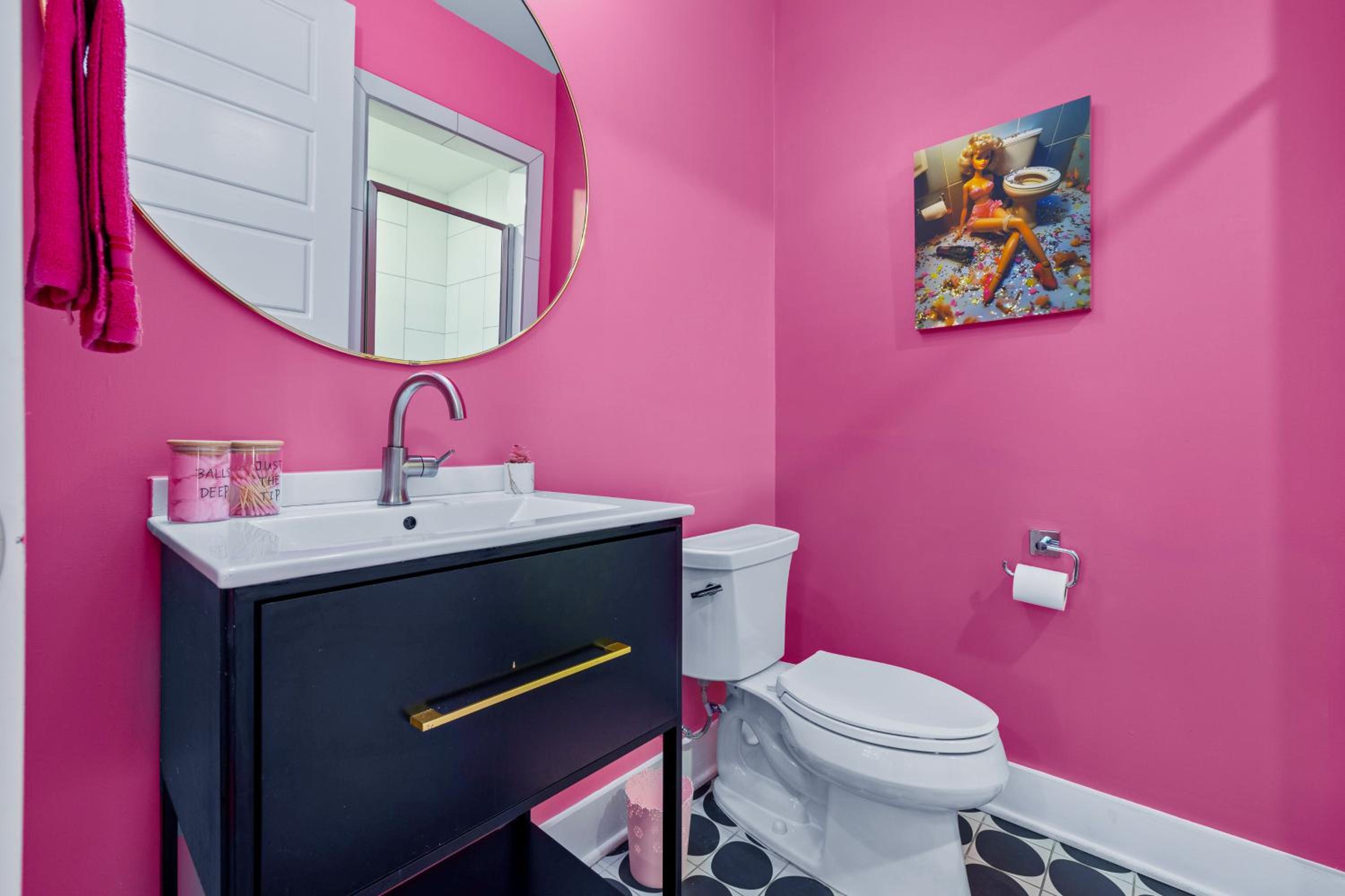 Bachelorette Paradise Pink House Near Broadway