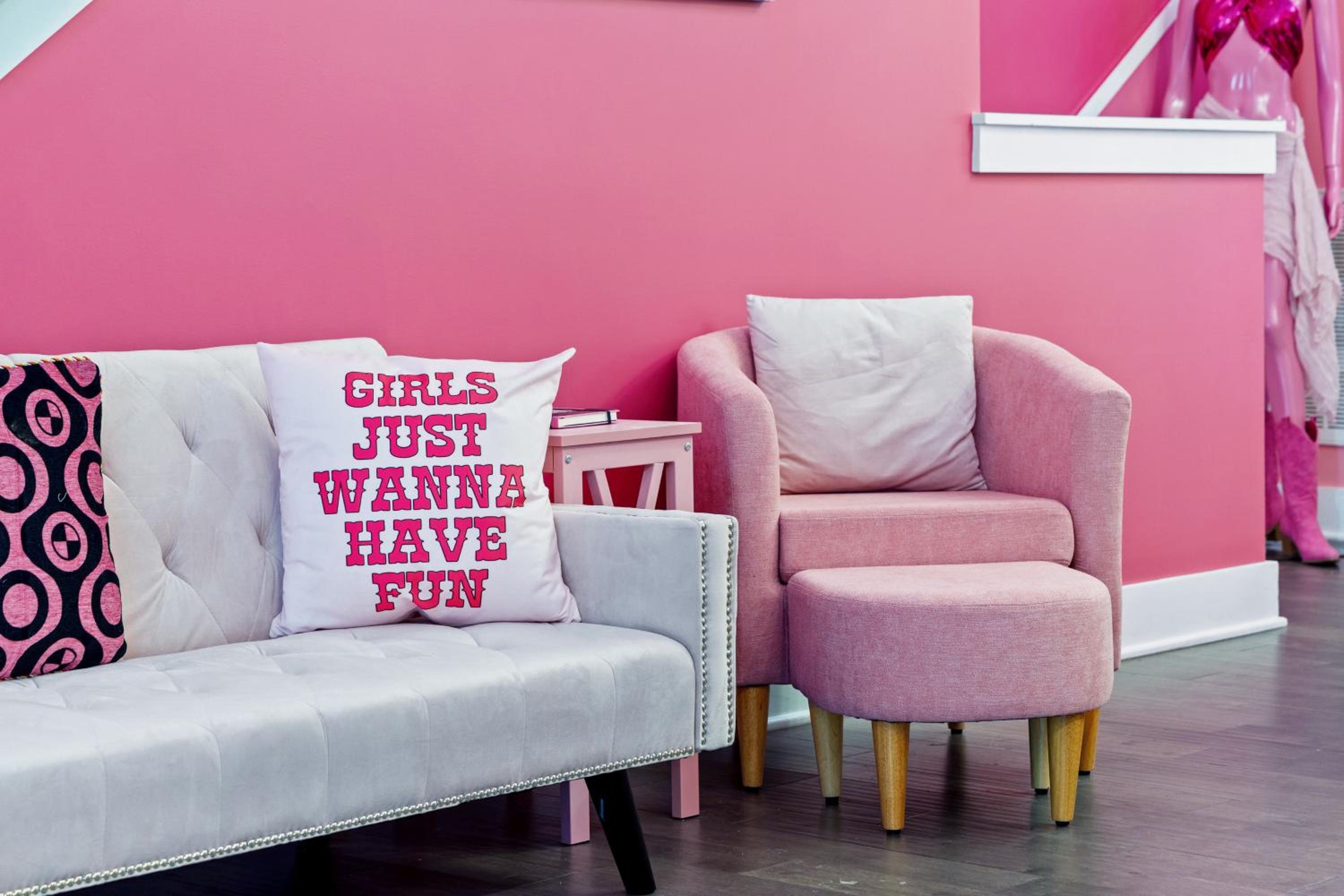 Bachelorette Paradise Pink House Near Broadway
