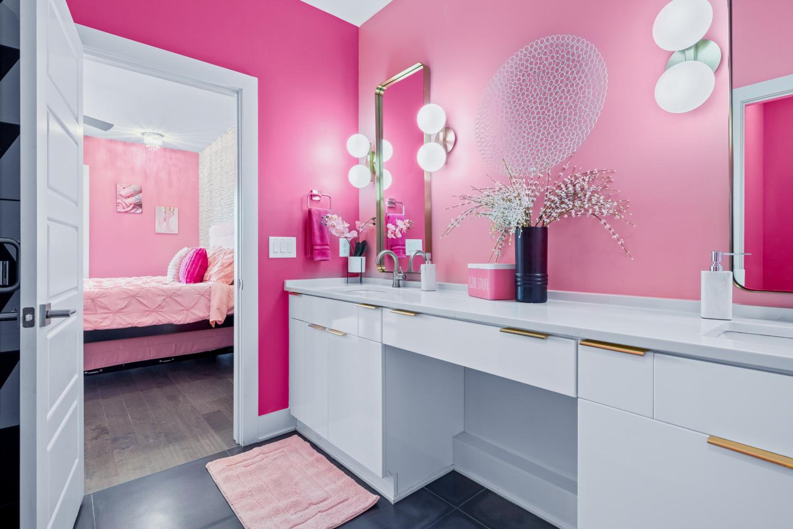 Bachelorette Paradise Pink House Near Broadway