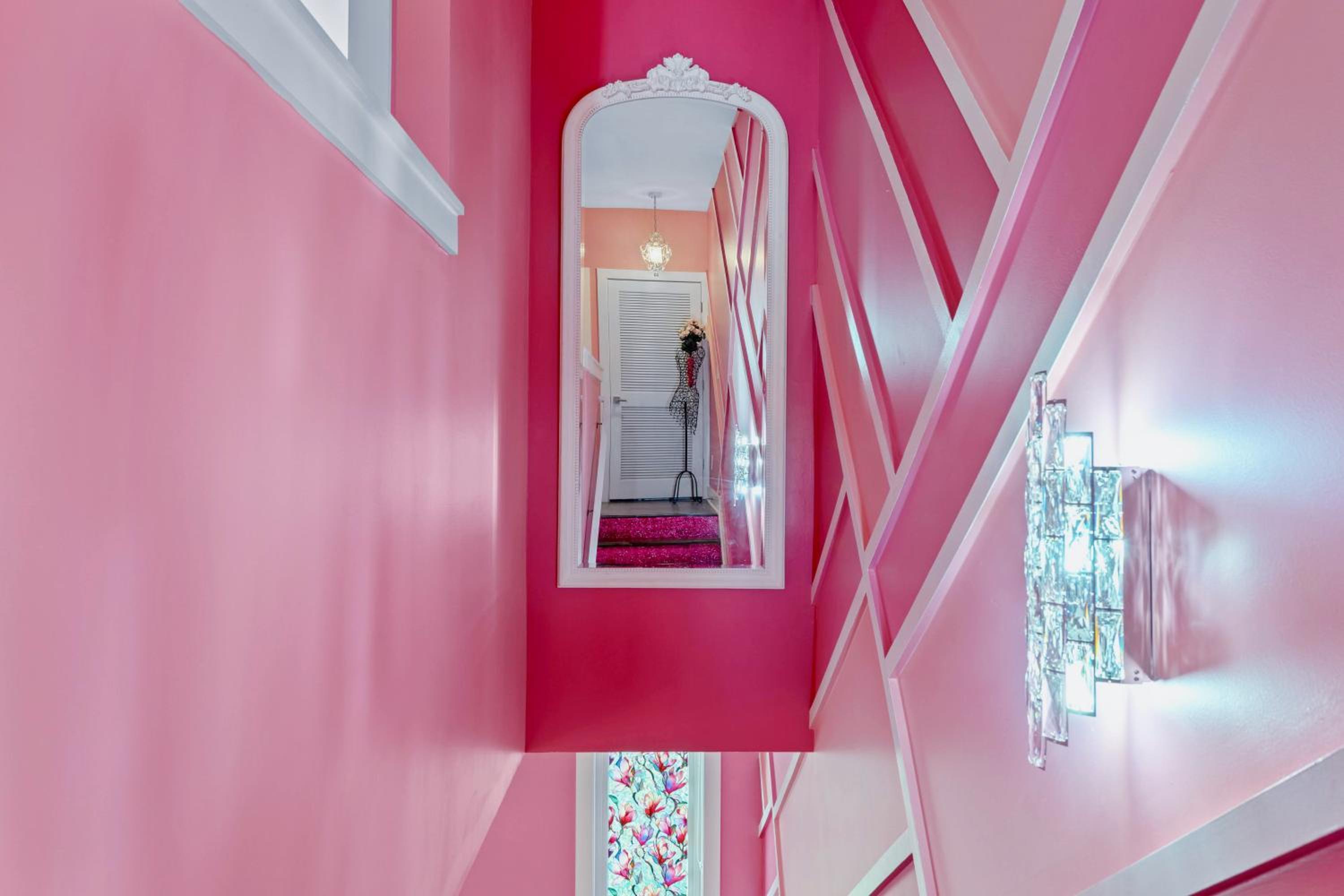 Bachelorette Paradise Pink House Near Broadway
