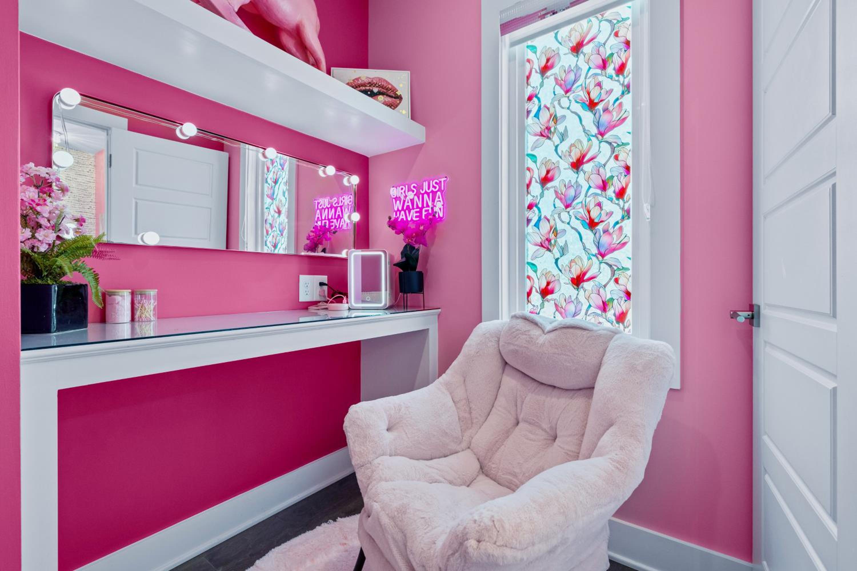 Bachelorette Paradise Pink House Near Broadway